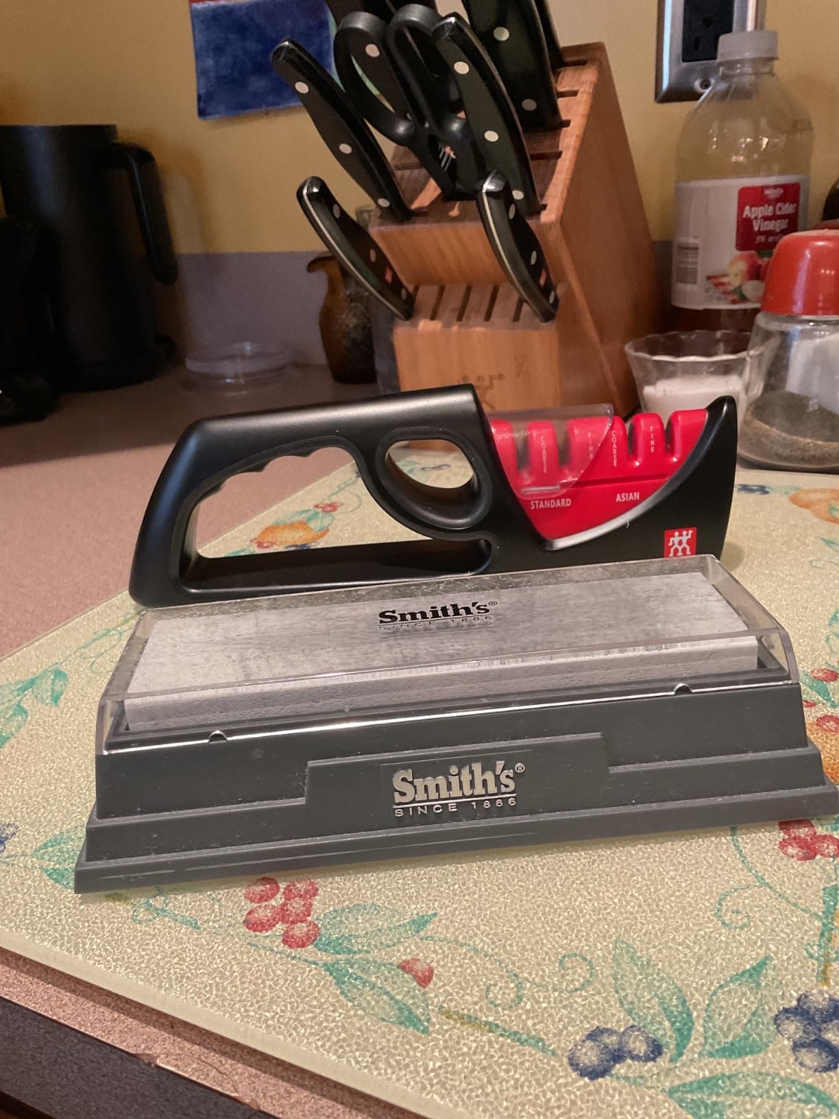 ZWILLING Twin Signature 11-Piece German Knife Set with Block, Razor-Sharp, Made in Company-Owned German Factory with Special Formula Steel perfected for almost 300 Years, Dishwasher Safe Customer Review ZWILLING Twin Signature 11-Piece German Knife Set with Block, Razor-Sharp, Made in Company-Owned German Factory with Special Formula Steel perfected for almost 300 Years, Dishwasher Safe - Customer Photo 1