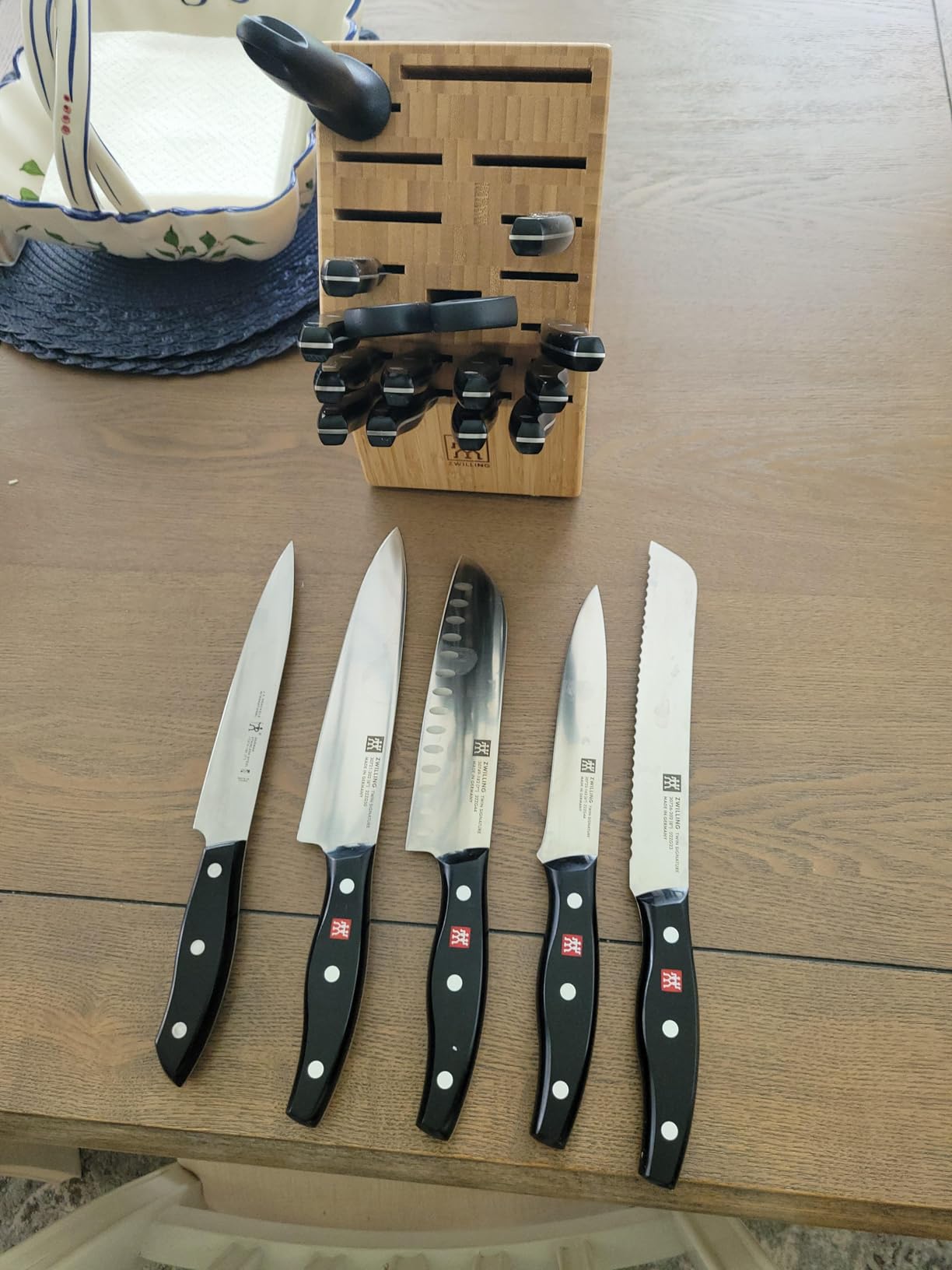 ZWILLING Twin Signature 11-Piece German Knife Set with Block, Razor-Sharp, Made in Company-Owned German Factory with Special Formula Steel perfected for almost 300 Years, Dishwasher Safe Customer Review ZWILLING Twin Signature 11-Piece German Knife Set with Block, Razor-Sharp, Made in Company-Owned German Factory with Special Formula Steel perfected for almost 300 Years, Dishwasher Safe - Customer Photo 4