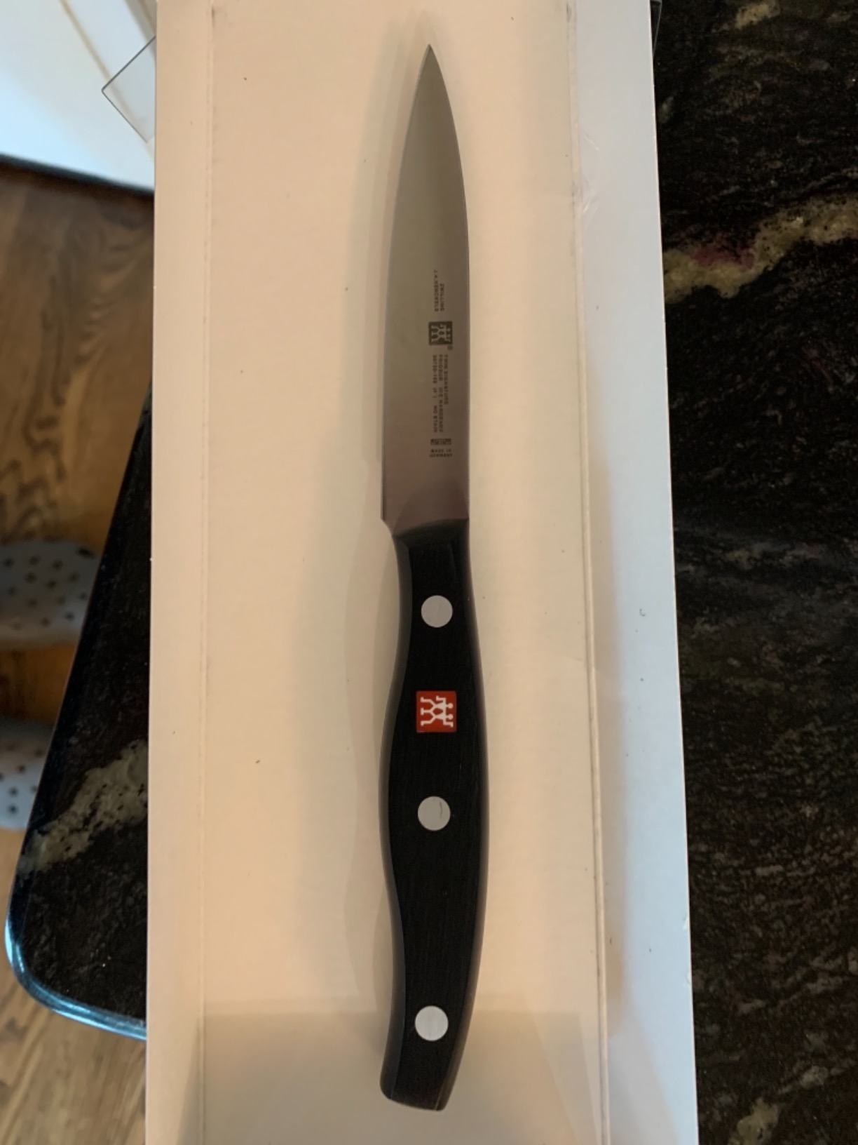 ZWILLING Twin Signature 4-inch Razor-Sharp German Paring Knife Customer Review ZWILLING Twin Signature 4-inch Razor-Sharp German Paring Knife - Customer Photo 4