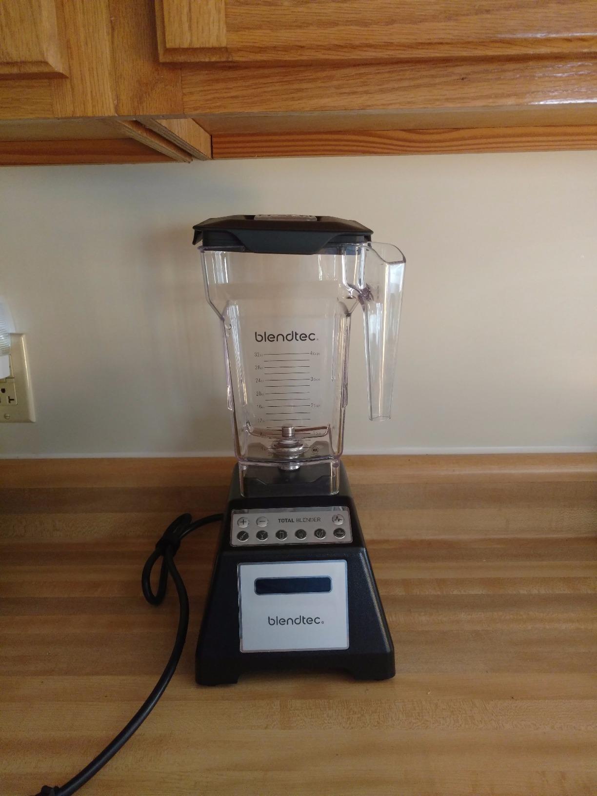 Blendtec Total Classic Original Blender and 75 oz FourSide Blender Jar - Kitchen Blender Bundle - Black customer photo 1