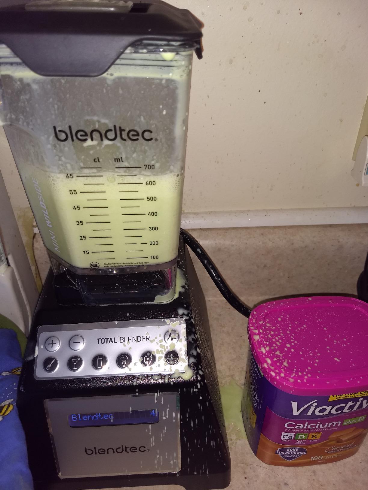 Blendtec Total Classic Original Blender and 75 oz FourSide Blender Jar - Kitchen Blender Bundle - Black customer photo 2