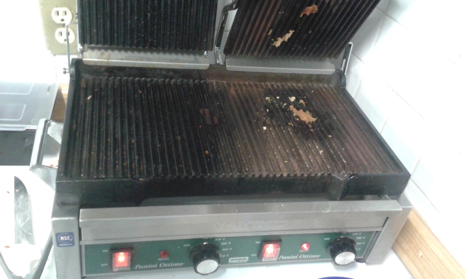 Waring Commercial WPG300 Panini Otimo Dual Ribbed Panini Grill, 240V, 3200W, 6-20 Phase Plug, Silver, 15.5 x 18.75 x 9.25 inches - Customer Photo 1