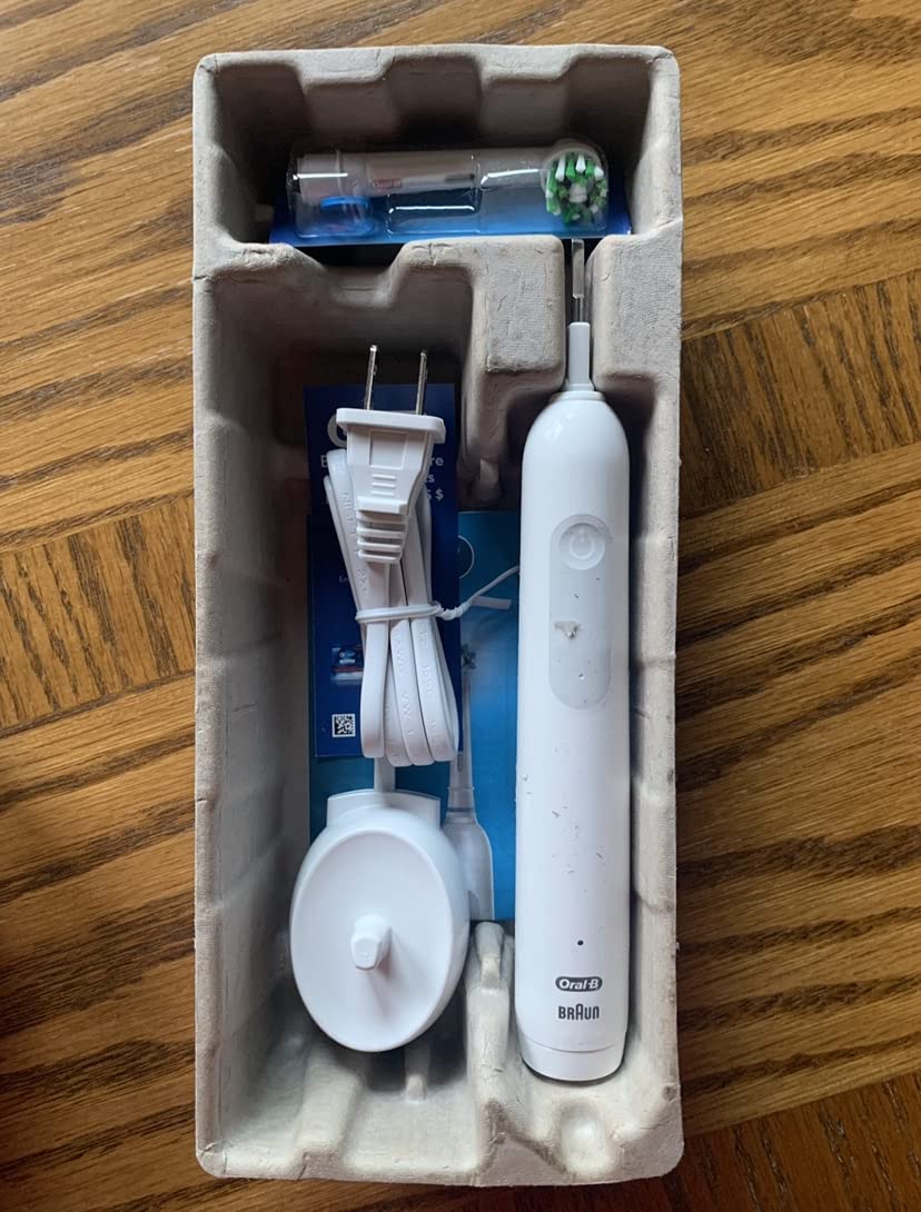 Oral-B Pro 1000 Rechargeable Electric Toothbrush, White customer photo 1