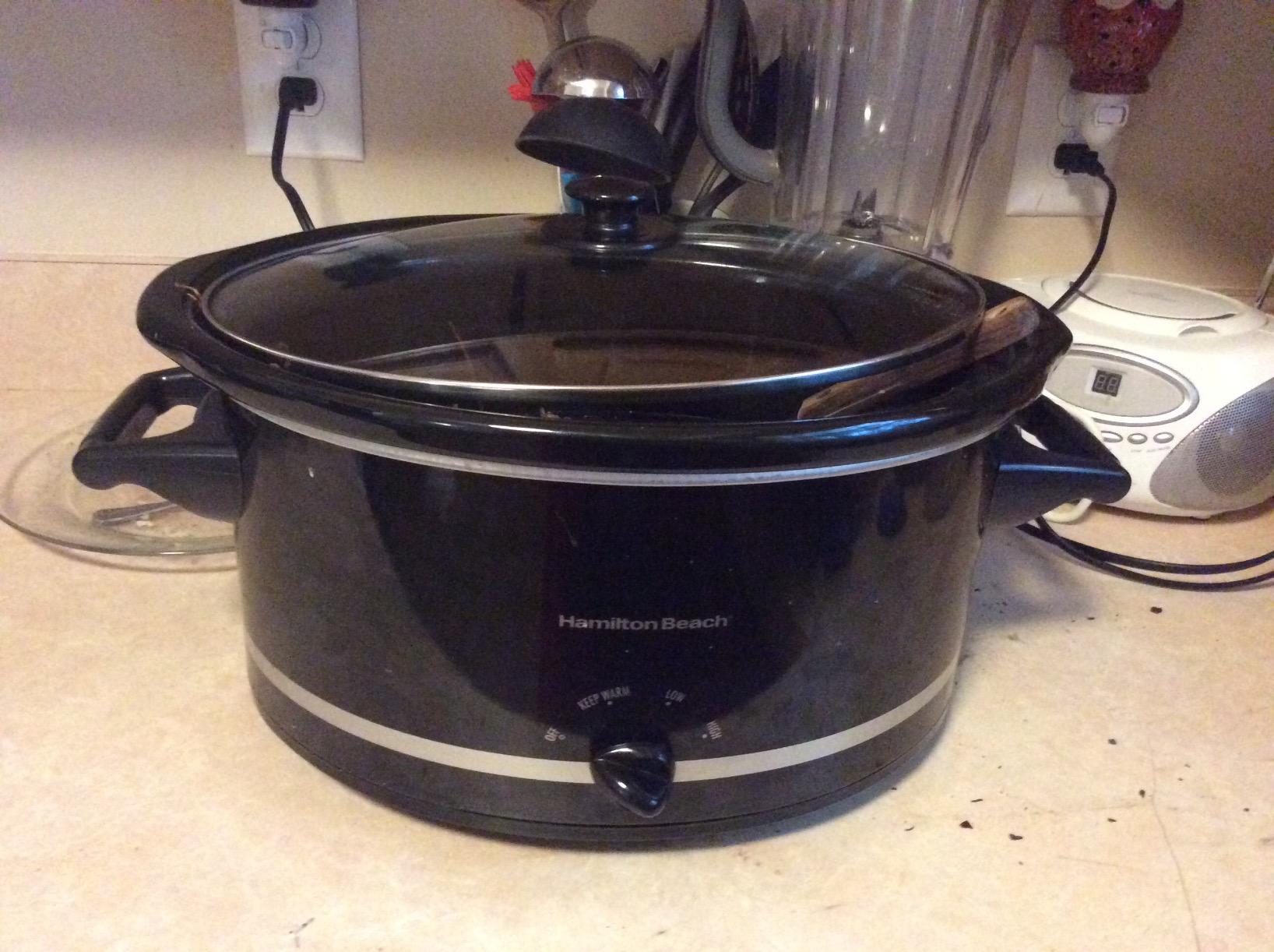 Hamilton Beach Slow Cooker with 3 Cooking Settings, Dishwasher-Safe Stoneware Crock & Glass, 8-Quart Built-In Lid Rest, Black customer photo 2