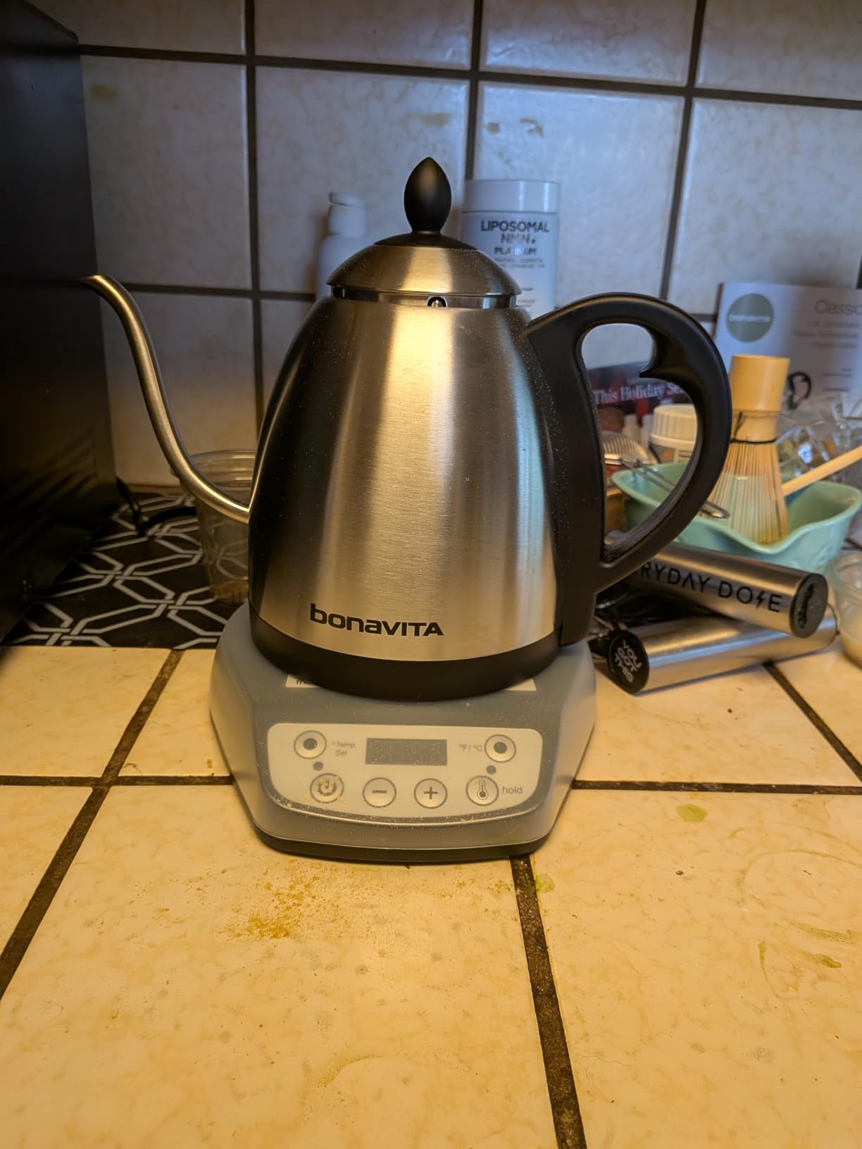 Bonavita 1L Digital Variable Temperature Gooseneck Electric Kettle for Coffee Brew and Tea Precise Pour Control, 6 Preset Temps, Café or Home Use, 1200 Watt, LED Panel, Stainless Steel - Customer Photo 1