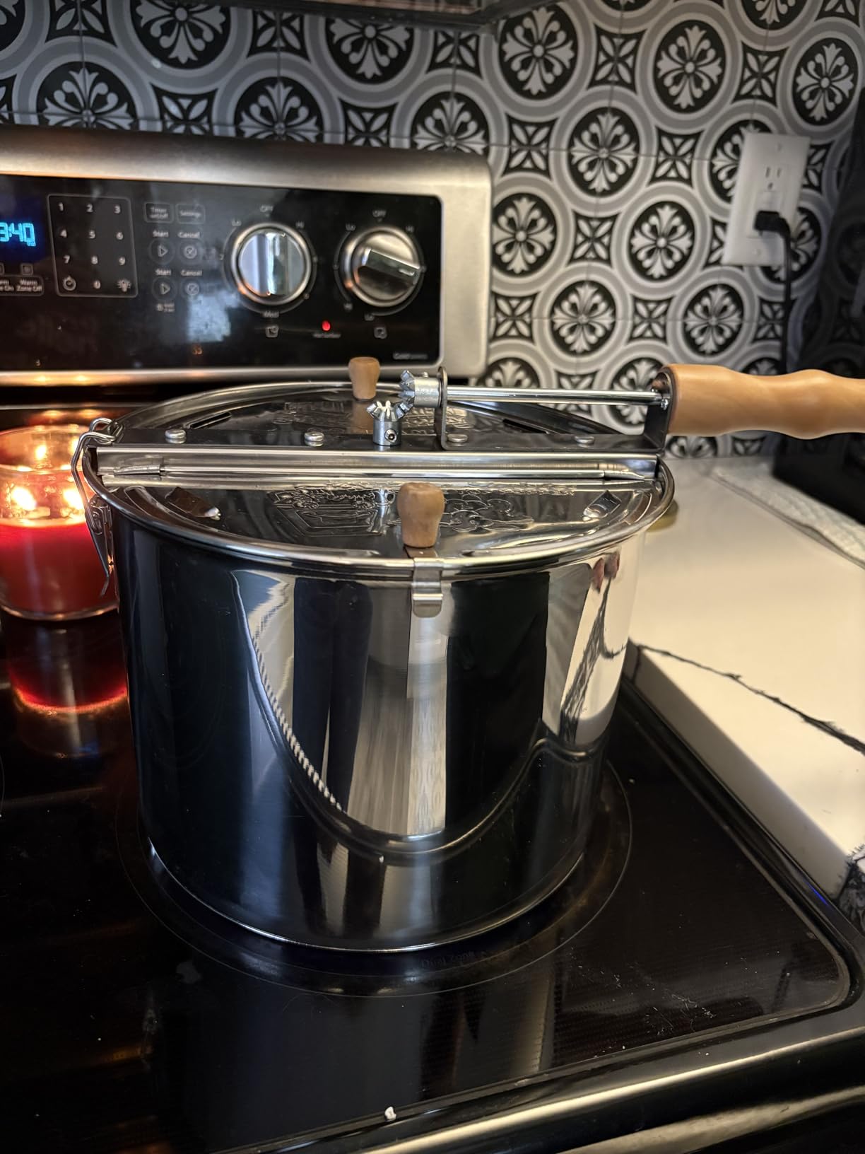 Stovetop Popcorn Maker - 6.5-Quart Stainless-Steel Popcorn Popper with a Hand Crank, Vented Lid, and Stir Paddle by Great Northern Popcorn (Silver) - Customer Photo 1