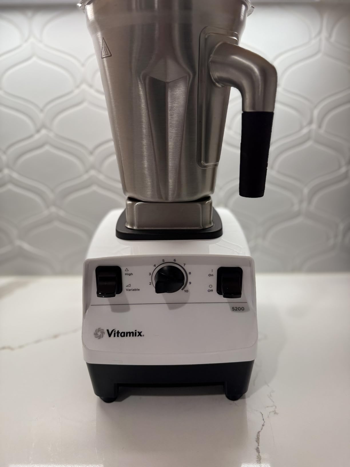 Vitamix 5200 Blender, Professional-Grade Blender for Smoothies, Soups, Ice Cream and More, Stainless-Steel Blades, Self-Cleaning Kitchen Appliance, 64 Oz Container, Black customer photo 1