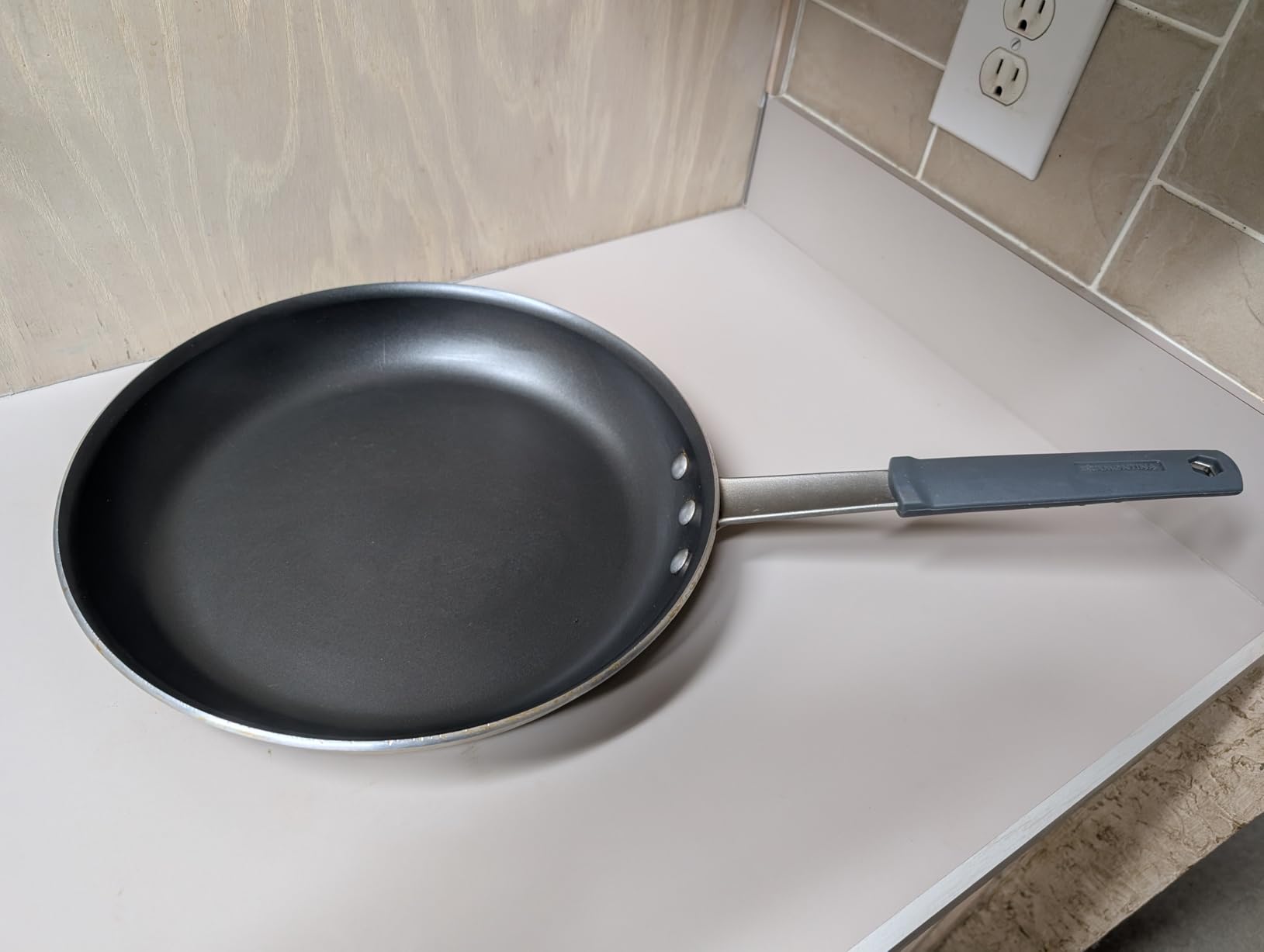 Tramontina Professional 10-Inch Non Stick Frying Pan, Heavy-Gauge Aluminum Skillet with Reinforced Nonstick Coating, Red Handle, Dishwasher and Oven Safe - Customer Photo 1