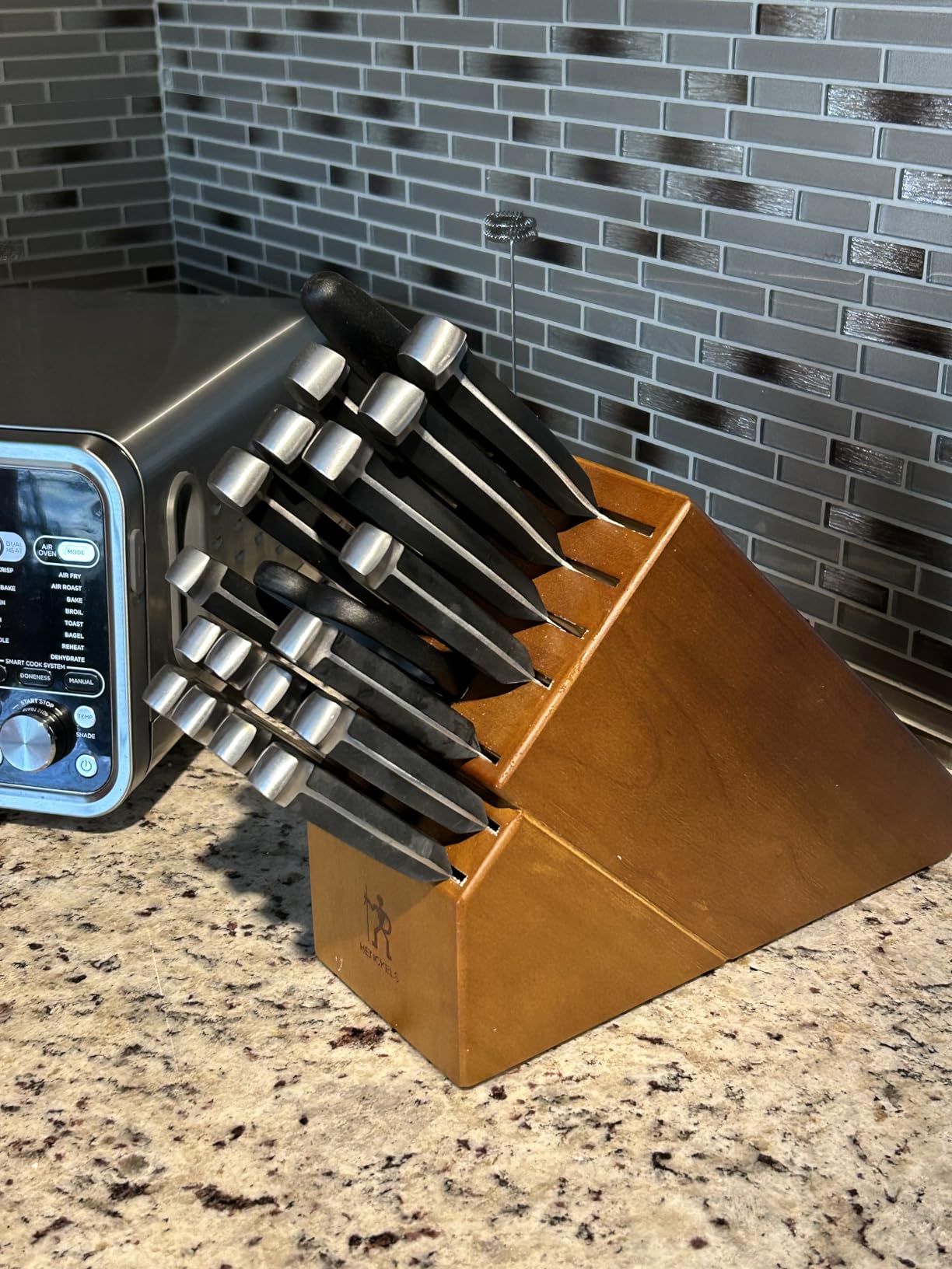 HENCKELS Statement Premium Quality 15-Piece Set with Block, Natural, Razor-Sharp, German Engineered Informed by 100+ Years of Mastery, Lightweight and Strong, Dishwasher Safe - Customer Photo 5