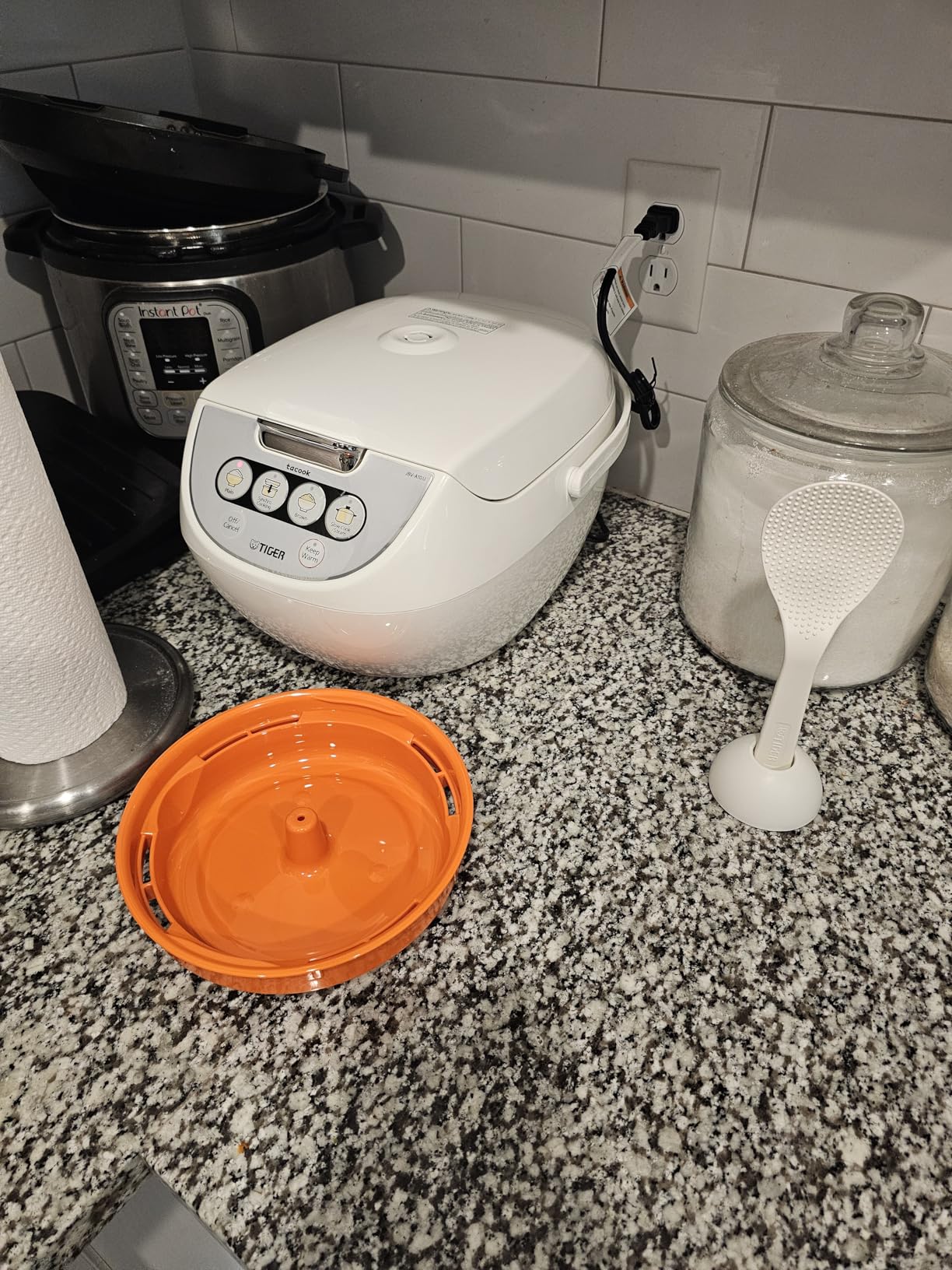 TIGER JBV-A10U 5.5-Cup (Uncooked) Micom Rice Cooker and Warmer with Tacook Food Steamer Cooking Tray Technology, White Customer Review TIGER JBV-A10U 5.5-Cup (Uncooked) Micom Rice Cooker and Warmer with Tacook Food Steamer Cooking Tray Technology, White - Customer Photo 1