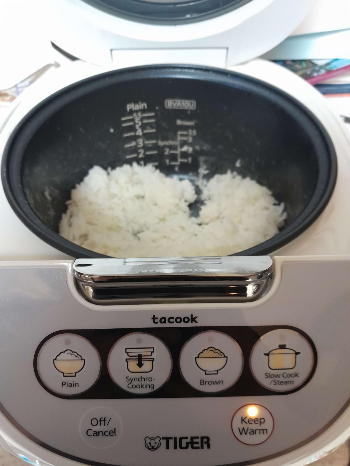 TIGER JBV-A10U 5.5-Cup (Uncooked) Micom Rice Cooker and Warmer with Tacook Food Steamer Cooking Tray Technology, White Customer Review TIGER JBV-A10U 5.5-Cup (Uncooked) Micom Rice Cooker and Warmer with Tacook Food Steamer Cooking Tray Technology, White - Customer Photo 2