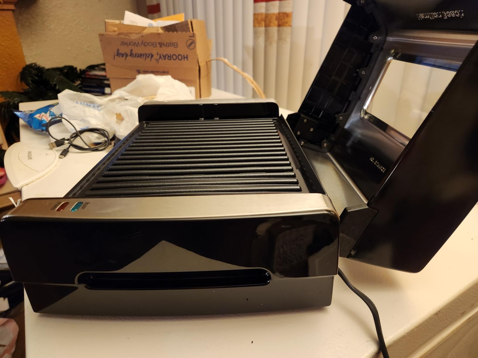 Hamilton Beach Electric Indoor Searing Grill with Viewing Window & Adjustable Temperature Control to 450F, 118 sq. in. Surface Serves 6, PFAS-Free Removable Nonstick Grate, Stainless Steel customer photo 2