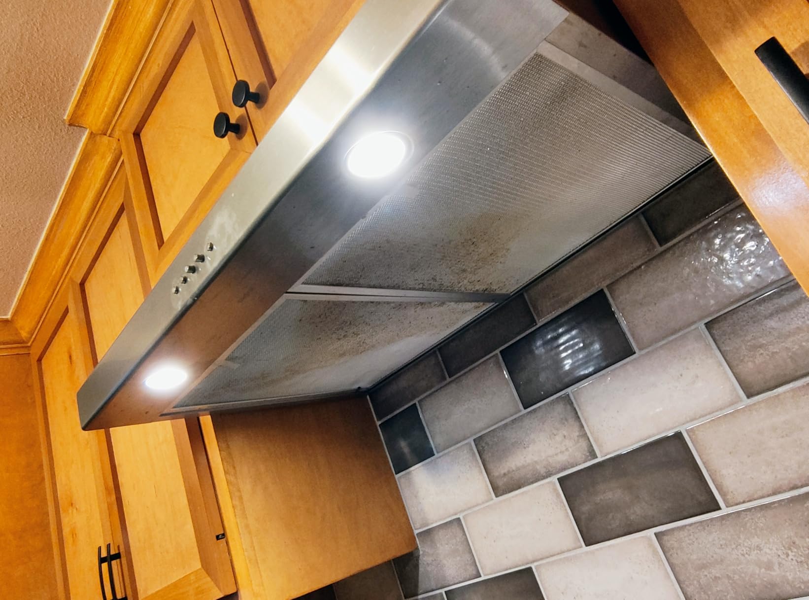 Broan-NuTone BCSQ130SS Three-Speed Glacier Under-Cabinet Range Hood with LED Lights ADA Capable, 1.5 Sones, 375 Max Blower CFM, 30-Inch, Stainless Steel - Customer Photo 2