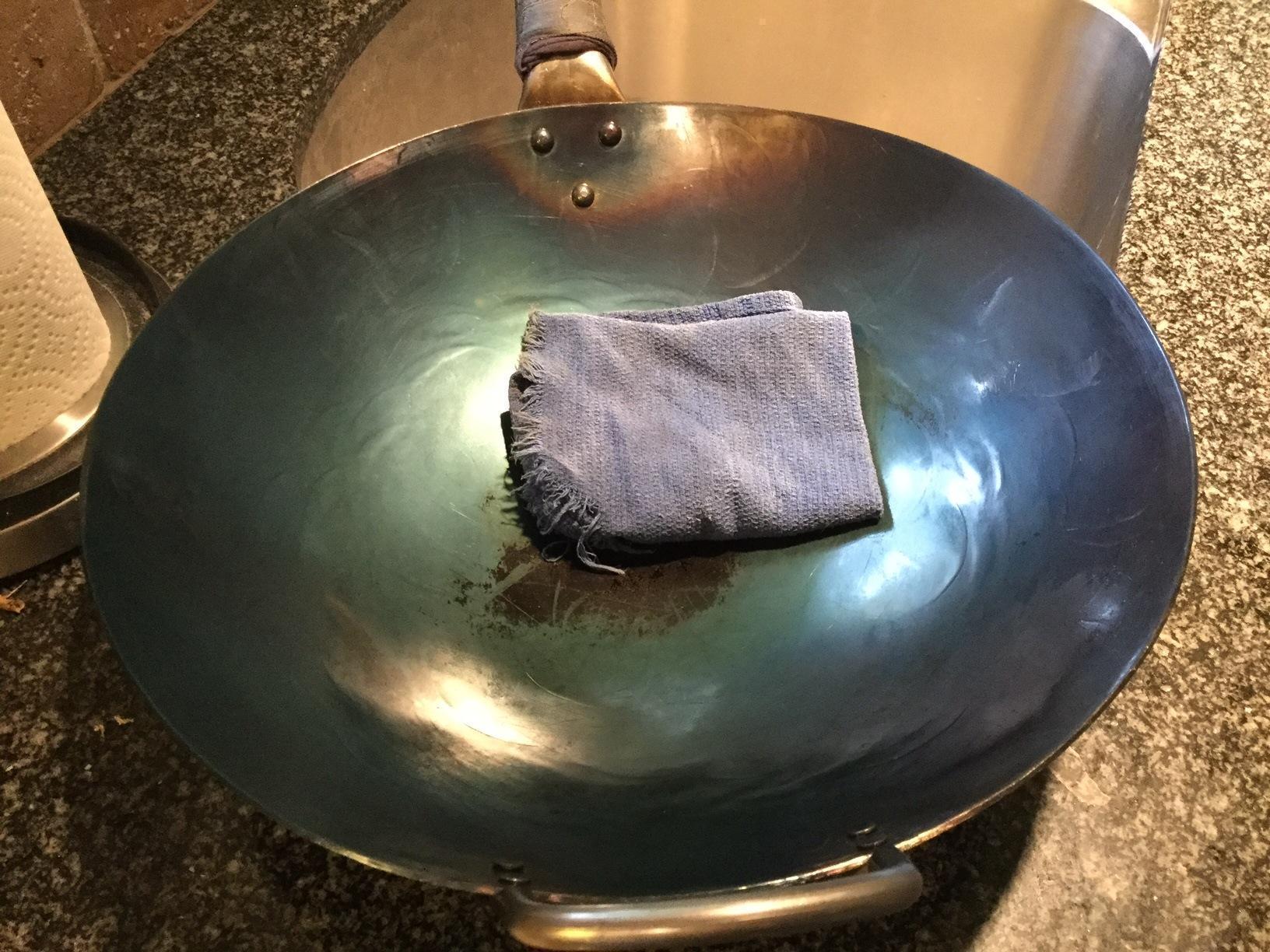 Craft Wok Traditional Hand Hammered Chinese Carbon Steel Wok with Wooden and Steel Helper Handle (14 Inch, Round Bottom Pow Wok Pan) / 731W88 - Customer Photo 2