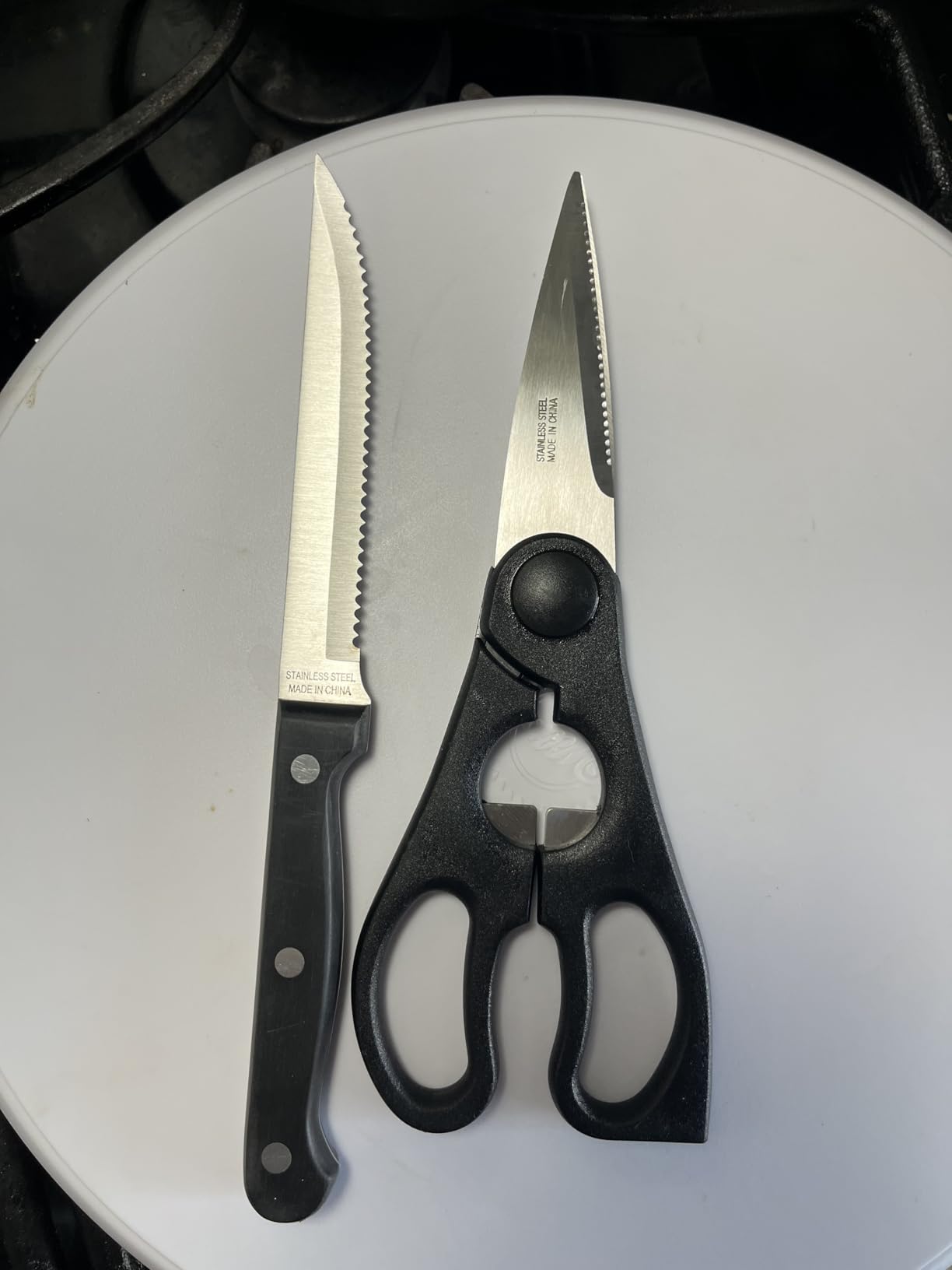 Amazon Basics 14-Piece High Carbon Stainless Steel Kitchen Knife Set with Full Tang Construction, Ergonomic Handles, Sharpener and Pinewood Block customer photo 1