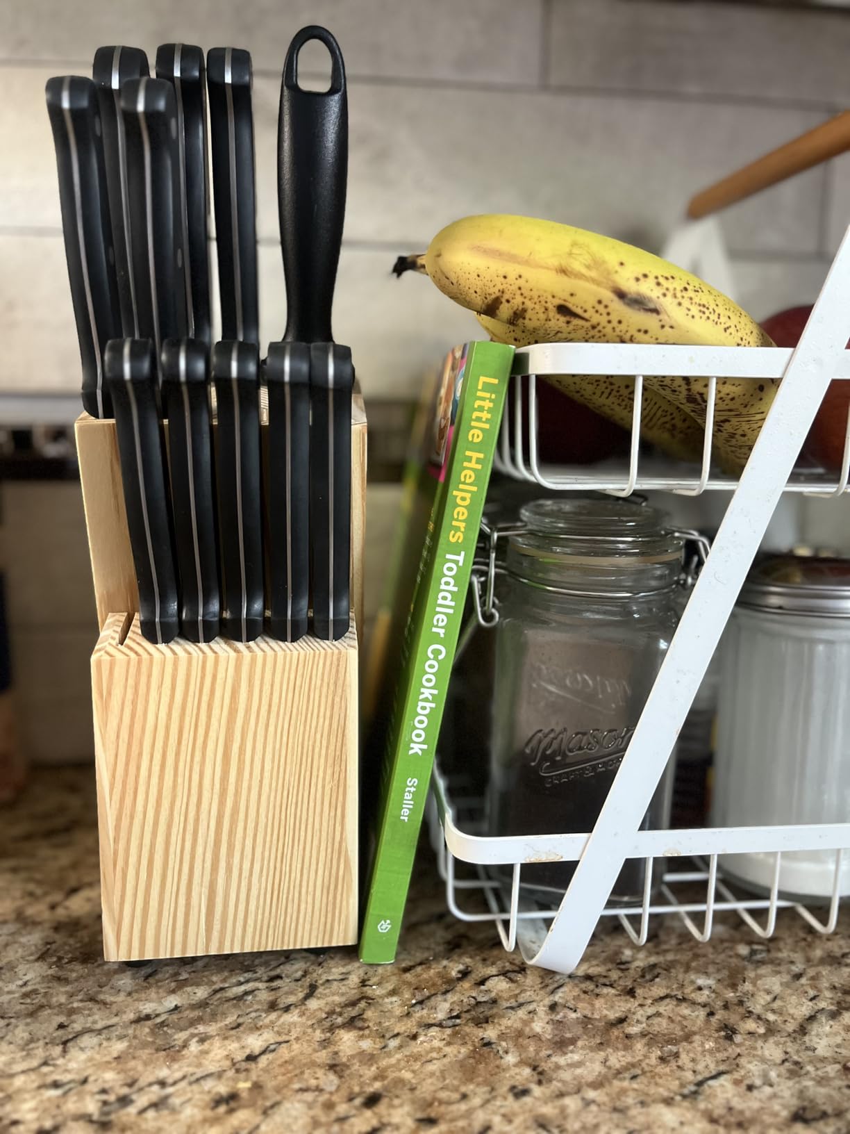 Amazon Basics 14-Piece High Carbon Stainless Steel Kitchen Knife Set with Full Tang Construction, Ergonomic Handles, Sharpener and Pinewood Block customer photo 2