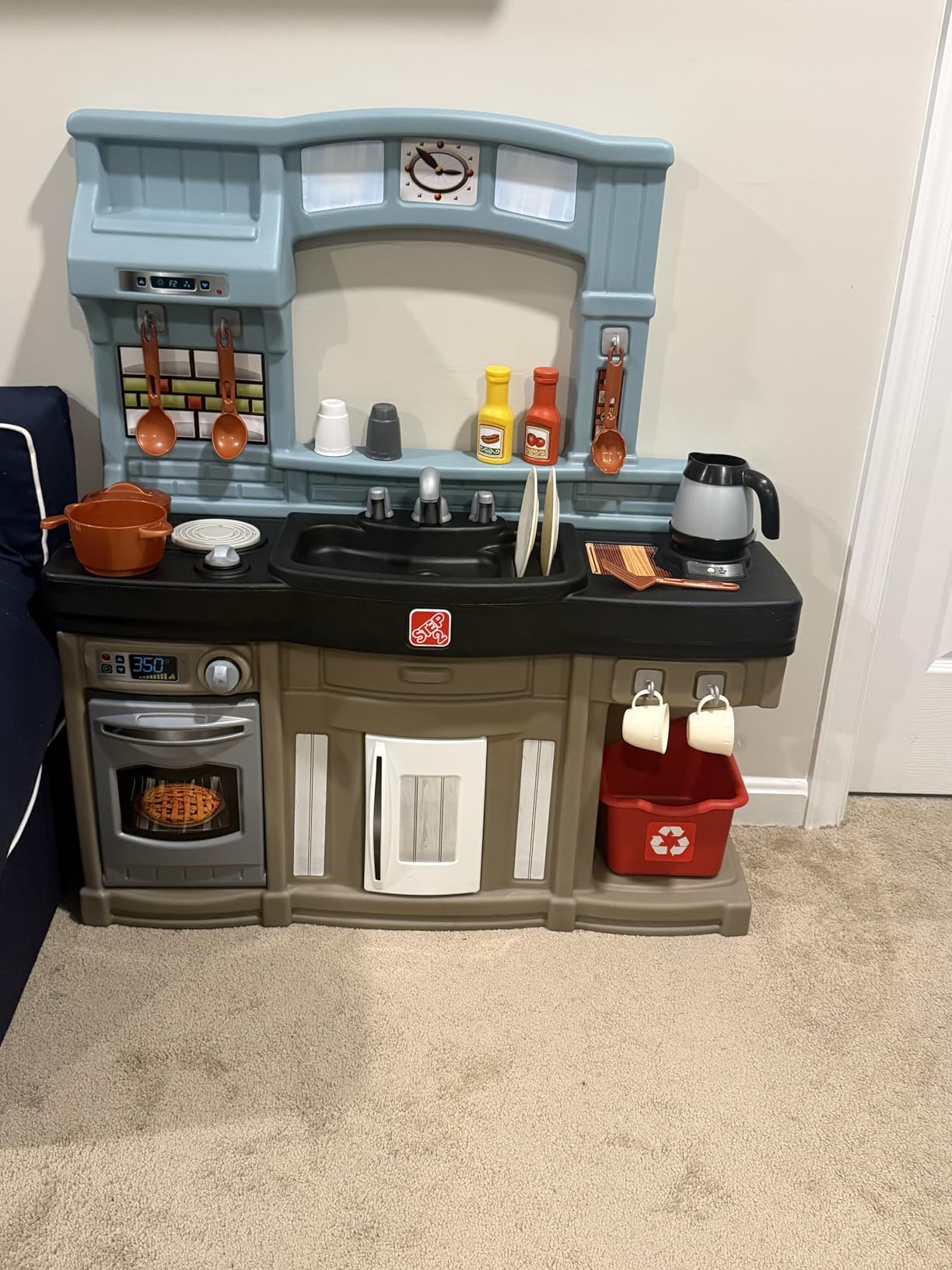 Step2 Best Chefs Kids Kitchen Playset, Indoor/Outdoor Kitchenette, Interactive Play with Lights and Sounds, Made of Durable Plastic, Includes 25 Piece Toy Accessories, For Toddlers 2+ Years Old Customer Review Step2 Best Chefs Kids Kitchen Playset, Indoor/Outdoor Kitchenette, Interactive Play with Lights and Sounds, Made of Durable Plastic, Includes 25 Piece Toy Accessories, For Toddlers 2+ Years Old - Customer Photo 5