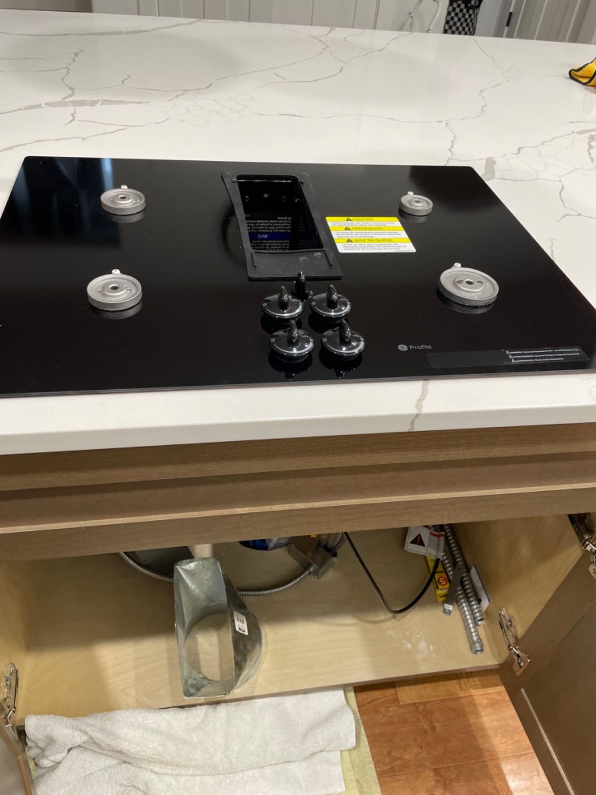 GE APPLIANCES Profile Series 30 inch Built-in Gas Downdraft Cooktop Black Glass Top PGP9830DJBB - Customer Photo 1