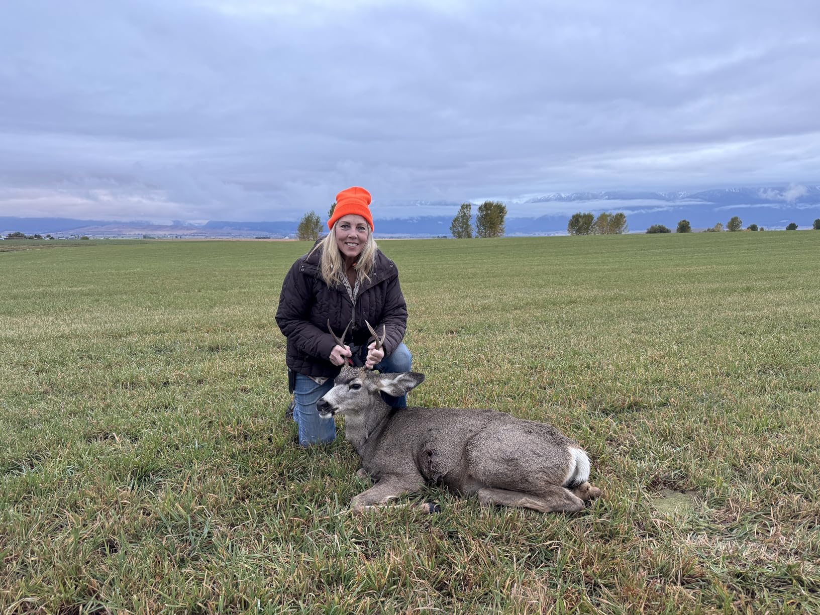 Mossy Oak Fixed Blade Hunting Knife Set - 2 Piece, Full Tang Handle Straight Edge and Gut Hook Blades Game Processing Knife, Sheath Included - Yellow Camo customer photo 2