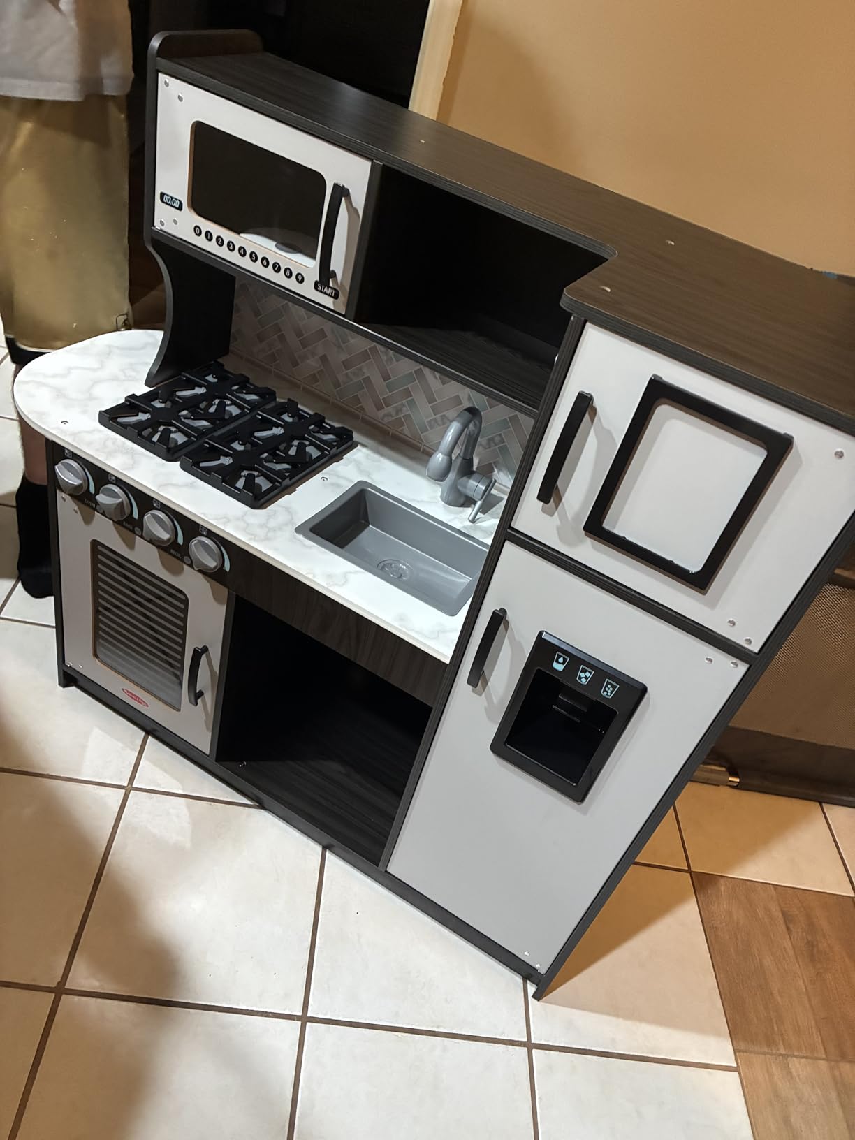 Melissa & Doug Wooden Chef's Kitchen Set for Kids with Play Kitchen Accessories & Melissa & Doug Wooden Chef's Kitchen Set for Kids with Play Kitchen Accessories &