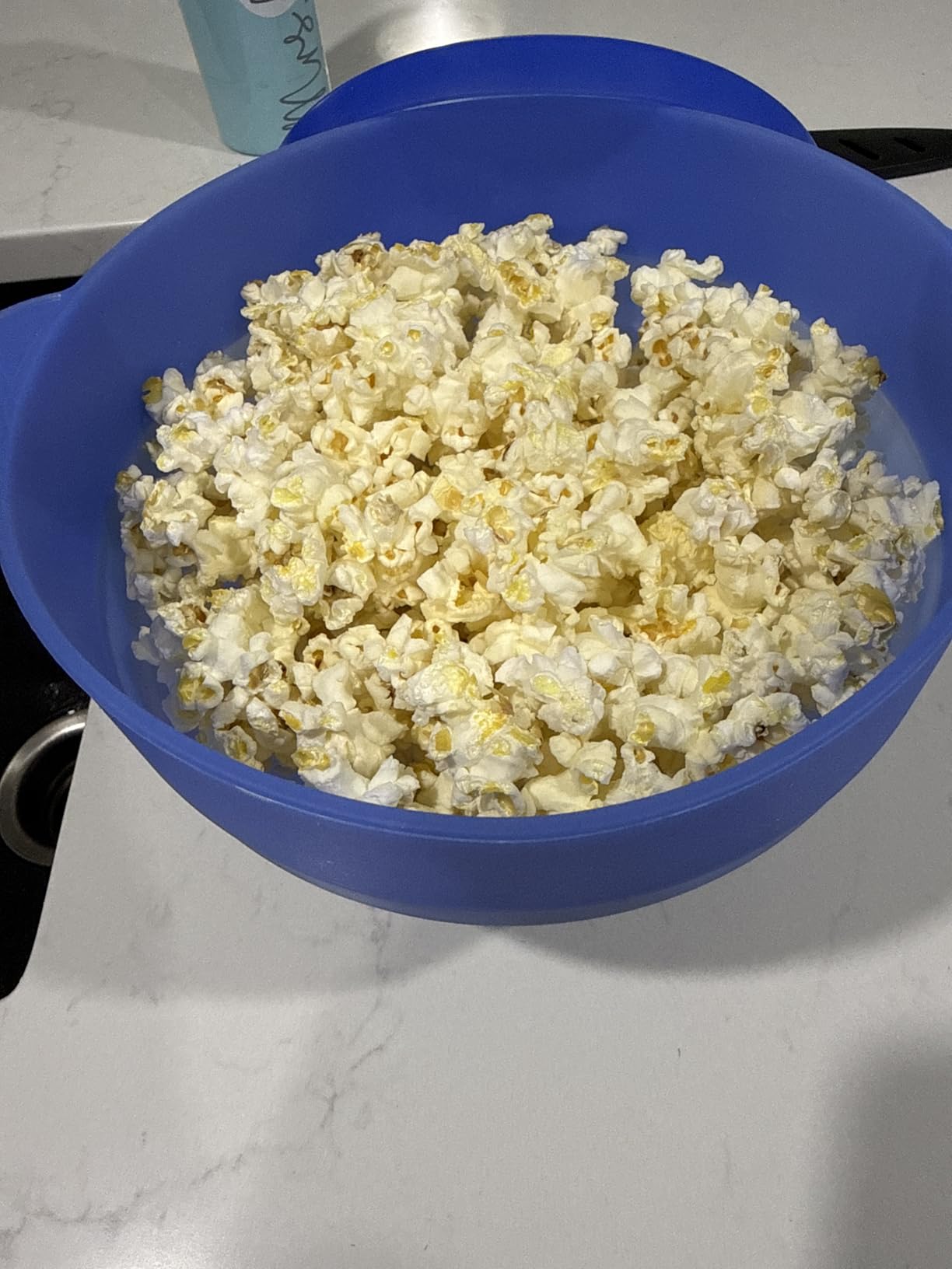 The Original Salbree Collapsible Silicone Microwave Popcorn Popper Maker Machine, Microwavable Bowl Holds 16 Cups, Uses Hot Air and Oil Always Optional - The Most Colors Available (Red) Customer Review The Original Salbree Collapsible Silicone Microwave Popcorn Popper Maker Machine, Microwavable Bowl Holds 16 Cups, Uses Hot Air and Oil Always Optional - The Most Colors Available (Red) - Customer Photo 1