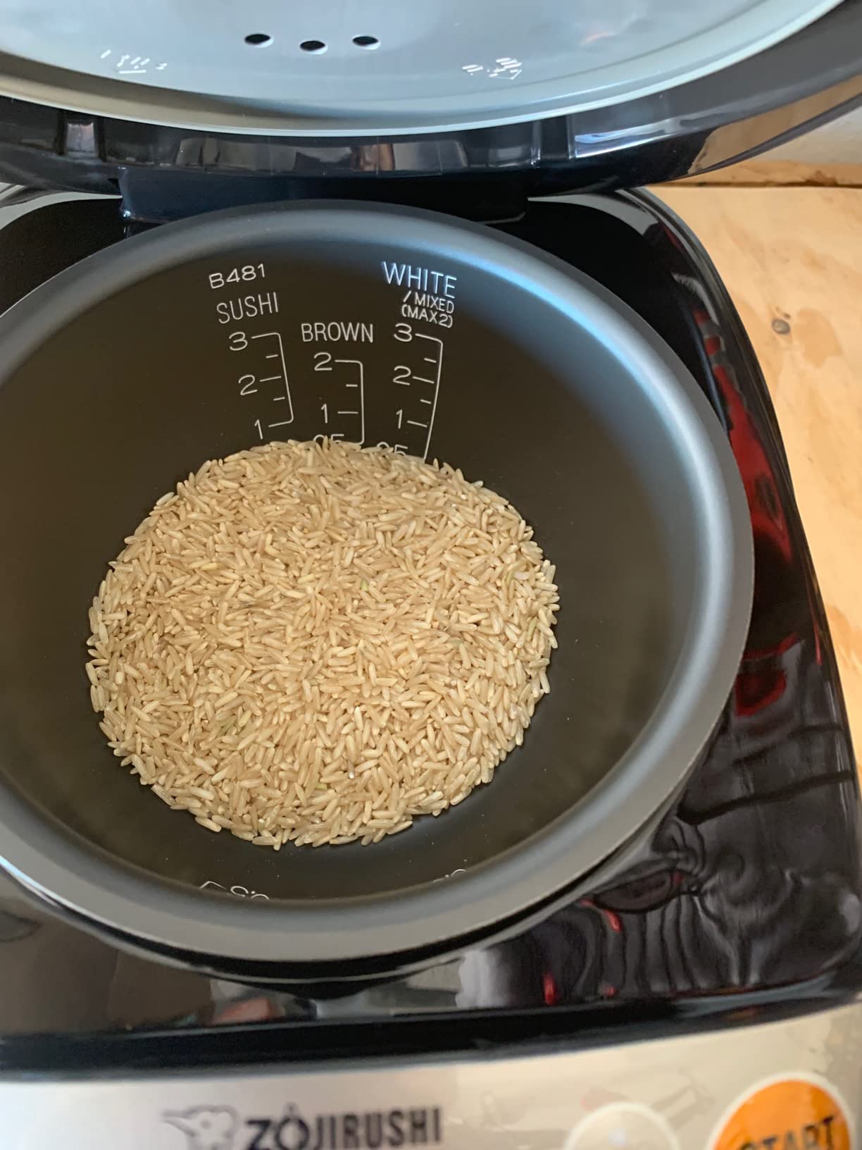 Zojirushi Micom 3-Cup Compact Size, Multiple Settings, Stainless Steel Made, Built-In Retractable Power Cord and Easy to Transport Rice Cooker and Warmer Customer Review Zojirushi Micom 3-Cup Compact Size, Multiple Settings, Stainless Steel Made, Built-In Retractable Power Cord and Easy to Transport Rice Cooker and Warmer - Customer Photo 2