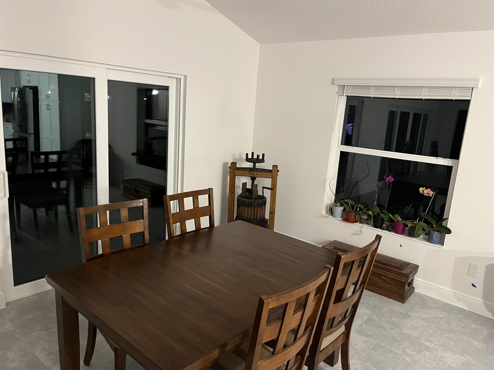 Signature Design by Ashley Ralene Rectangular Dining Room Extension Table, Seats 8, Self-storing Extension Leaf, Wood, 42 Signature Design by Ashley Ralene Rectangular Dining Room Extension Table, Seats 8, Self-storing Extension Leaf, Wood, 42