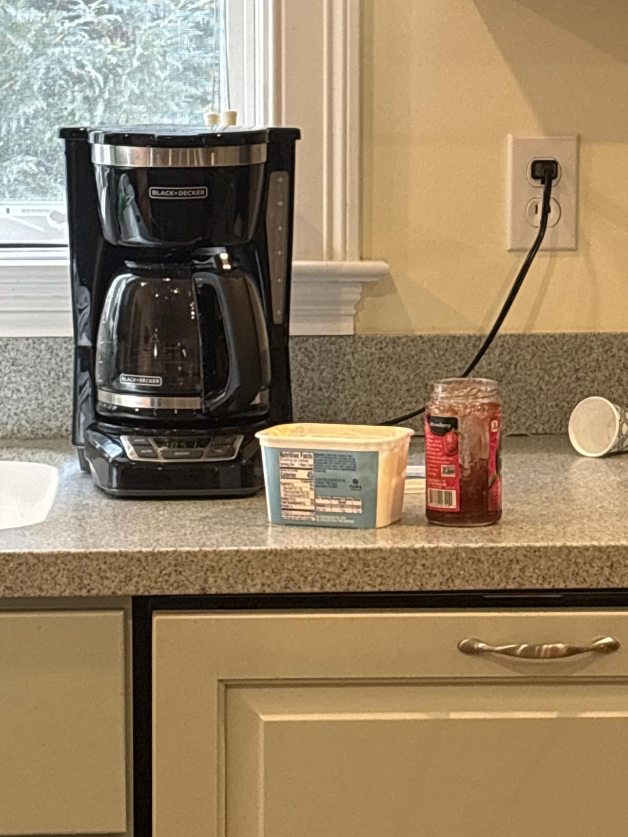 BLACK+DECKER 12-Cup Digital Coffee Maker, Programmable, Washable Basket Filter, Sneak-A-Cup, Auto Brew, Water Window, Keep Hot Plate, Black Customer Review BLACK+DECKER 12-Cup Digital Coffee Maker, Programmable, Washable Basket Filter, Sneak-A-Cup, Auto Brew, Water Window, Keep Hot Plate, Black - Customer Photo 2