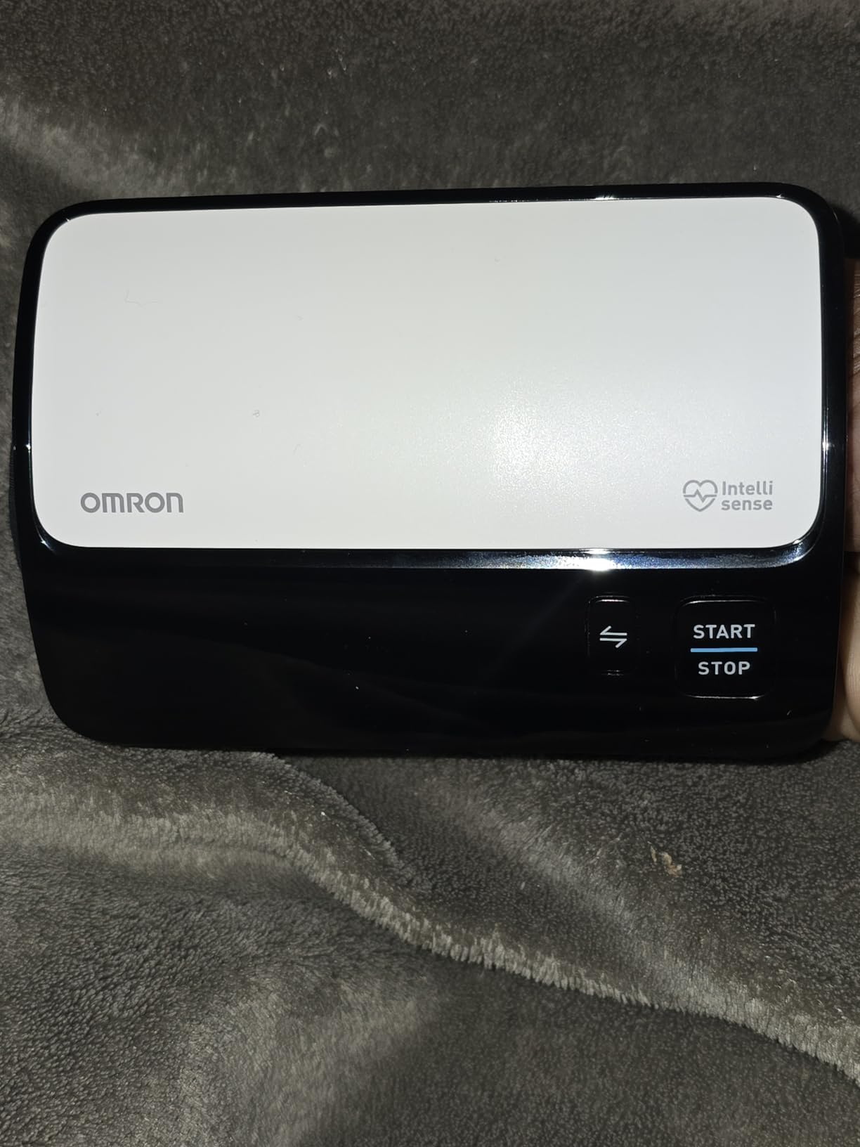 OMRON Evolv Wireless Blood Pressure Monitor for Home Use & Upper Arm Blood Pressure Cuff - #1 Doctor & Pharmacist Recommended Brand - Clinically Validated - Connect App customer photo 1