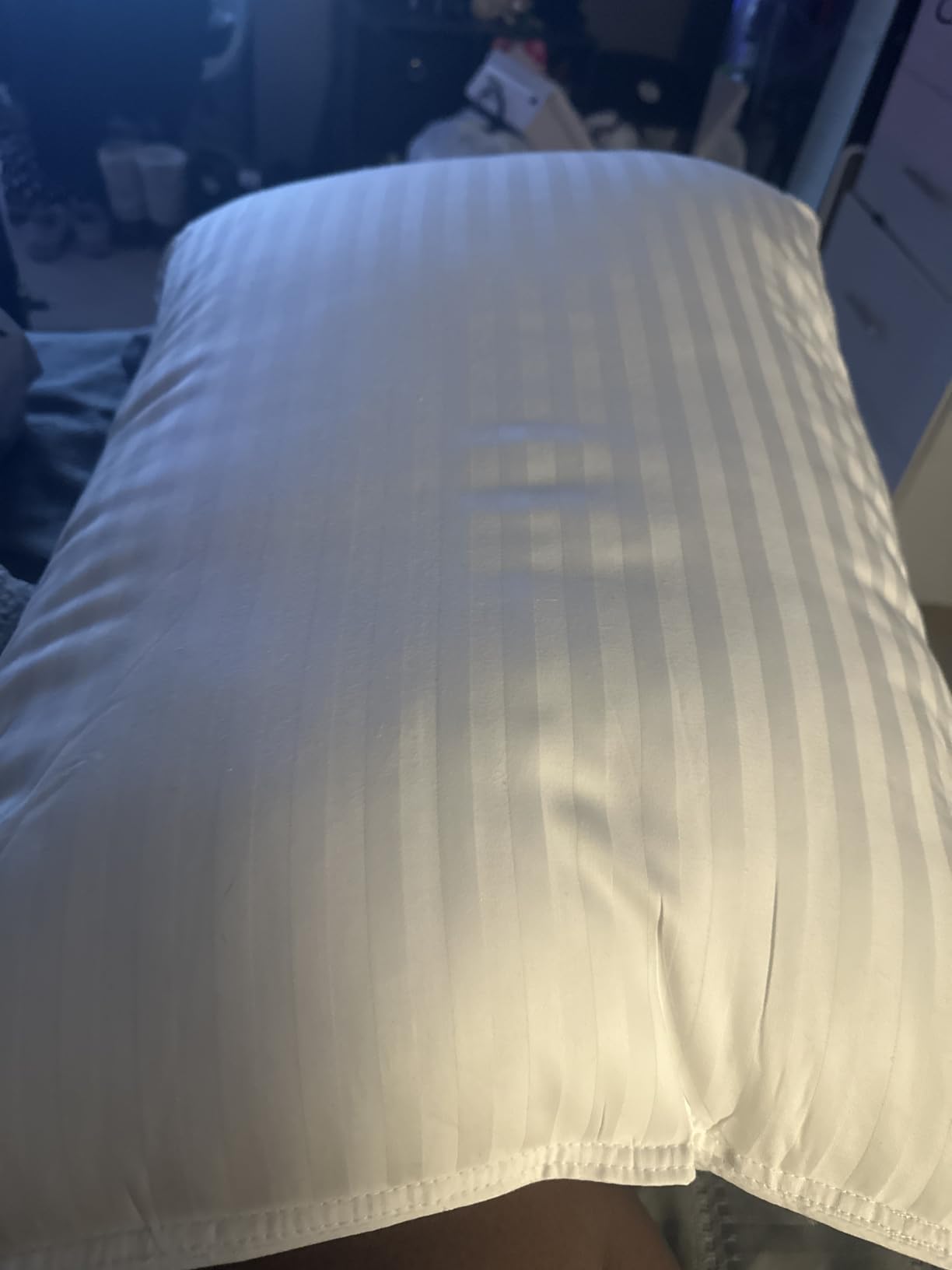 Utopia Bedding Bed Pillows for Sleeping Queen Size (White), Set of 2, Down Alternative Pillow for Sleeping, Cooling Hotel Quality Pillow Set for Back, Stomach or Side Sleepers customer photo 1