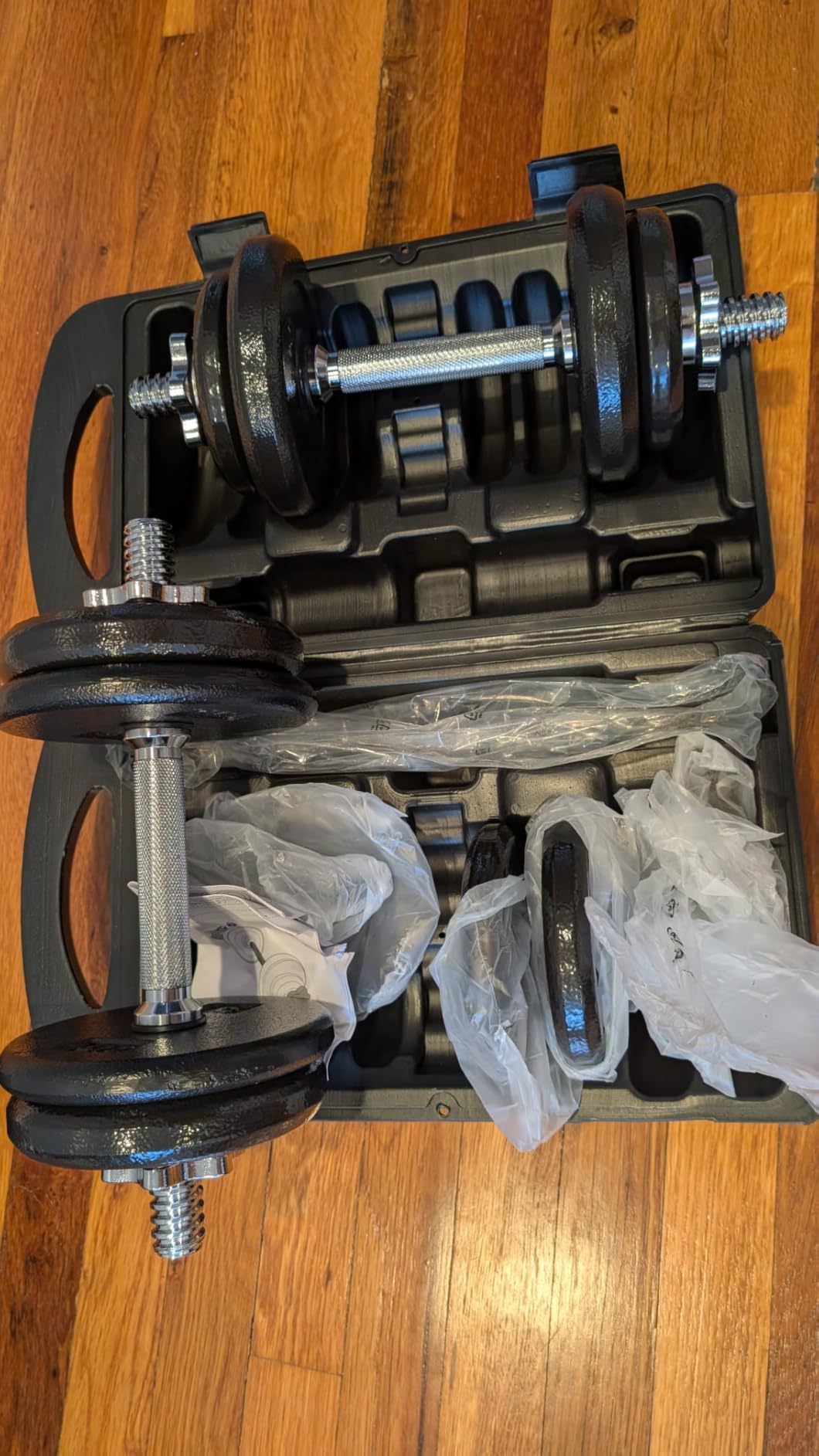 Amazon Basics Adjustable Dumbbell Hand Weight Set with Storage Case, Portable, Secure, 38 Pounds, Black customer photo 1