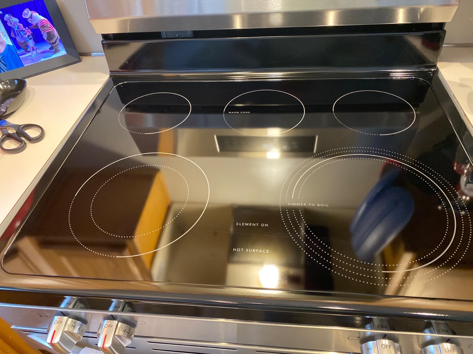 Weiman Daily Cooktop Cleaner with Microfiber Cloth Included for Glass Ceramic and Induction Cook Tops, 22oz - Customer Photo 1