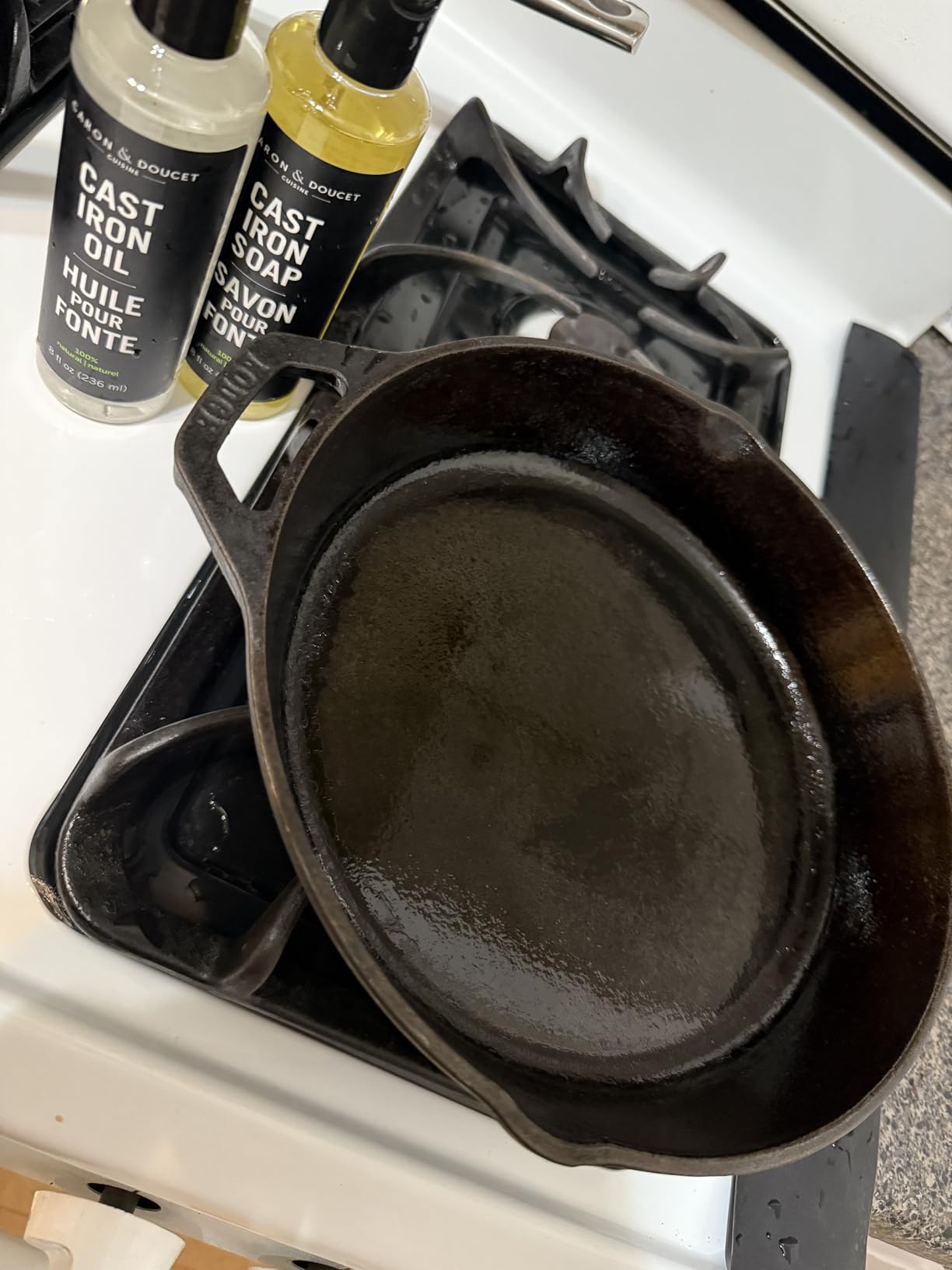 CARON & DOUCET - Cast Iron Cleaning & Conditioning Set: Seasoning Oil & Cleaning Soap | 100% Plant-Based | Best for Washing, Restoring & Seasoning Cast Iron Skillets, Pans & Grills! 8oz Each - Customer Photo 1