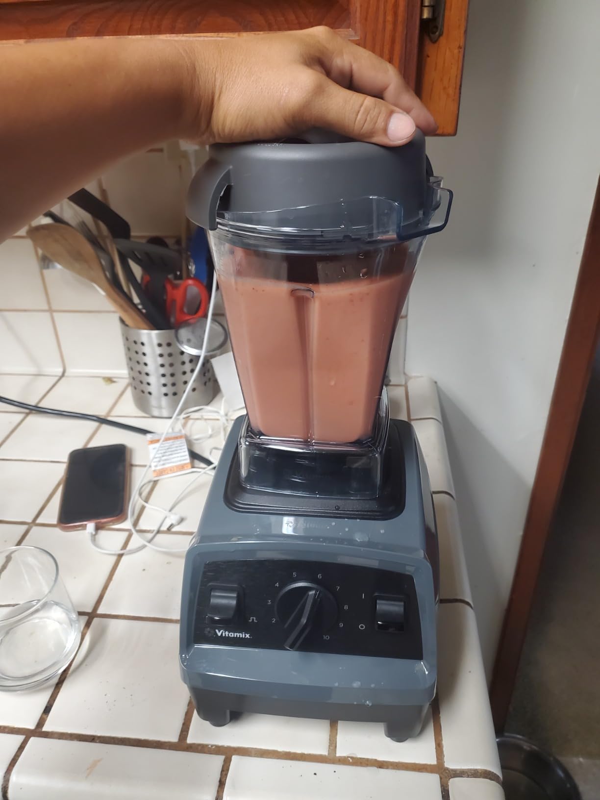 Vitamix Explorian E310 Blender, Professional-Grade Kitchen Blender for Smoothies, Soups, Juices and More, 10-Speed, Stainless Steel Blades, Self-Cleaning Kitchen Appliance, 48 Oz Container, Black customer photo 1