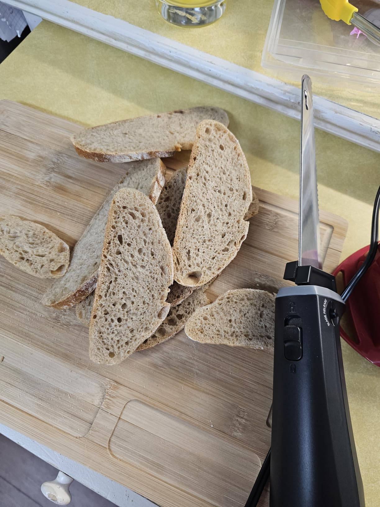 Cuisinart Electric Knife Set with Cutting Board, Electric Knife for Meat Slicing and Bread Slicing, Includes Bamboo Cutting Board for Kitchen and Serving Fork, CEK-41, Stainless Steel/Black Customer Review Cuisinart Electric Knife Set with Cutting Board, Electric Knife for Meat Slicing and Bread Slicing, Includes Bamboo Cutting Board for Kitchen and Serving Fork, CEK-41, Stainless Steel/Black - Customer Photo 1