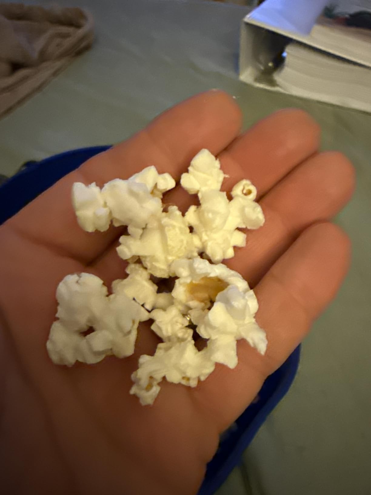 The Original Korcci Microwaveable Silicone Popcorn Popper, Microwave Popcorn Popper, Collapsible Microwave Popcorn Maker Bowl, No Oil Required, Use In Microwave, Dishwasher Safe (Blue) Customer Review The Original Korcci Microwaveable Silicone Popcorn Popper, Microwave Popcorn Popper, Collapsible Microwave Popcorn Maker Bowl, No Oil Required, Use In Microwave, Dishwasher Safe (Blue) - Customer Photo 2