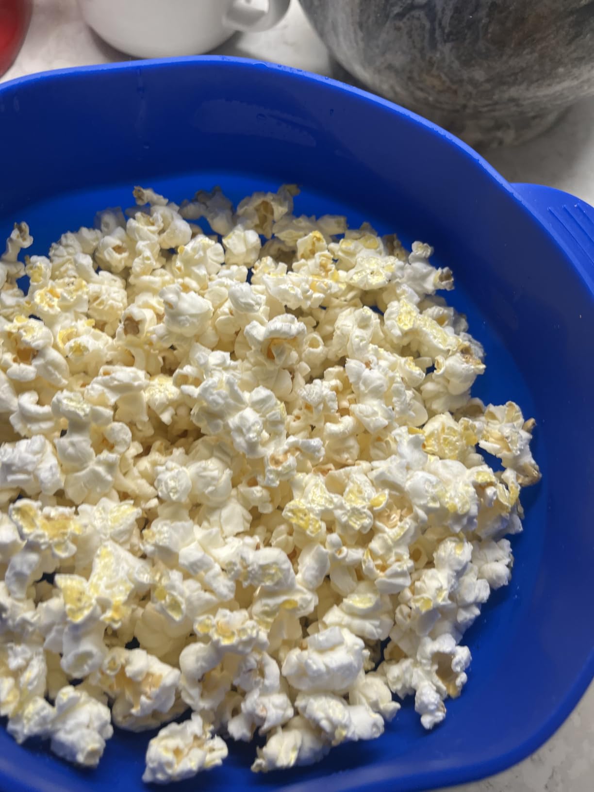 The Original Korcci Microwaveable Silicone Popcorn Popper, Microwave Popcorn Popper, Collapsible Microwave Popcorn Maker Bowl, No Oil Required, Use In Microwave, Dishwasher Safe (Blue) Customer Review The Original Korcci Microwaveable Silicone Popcorn Popper, Microwave Popcorn Popper, Collapsible Microwave Popcorn Maker Bowl, No Oil Required, Use In Microwave, Dishwasher Safe (Blue) - Customer Photo 5