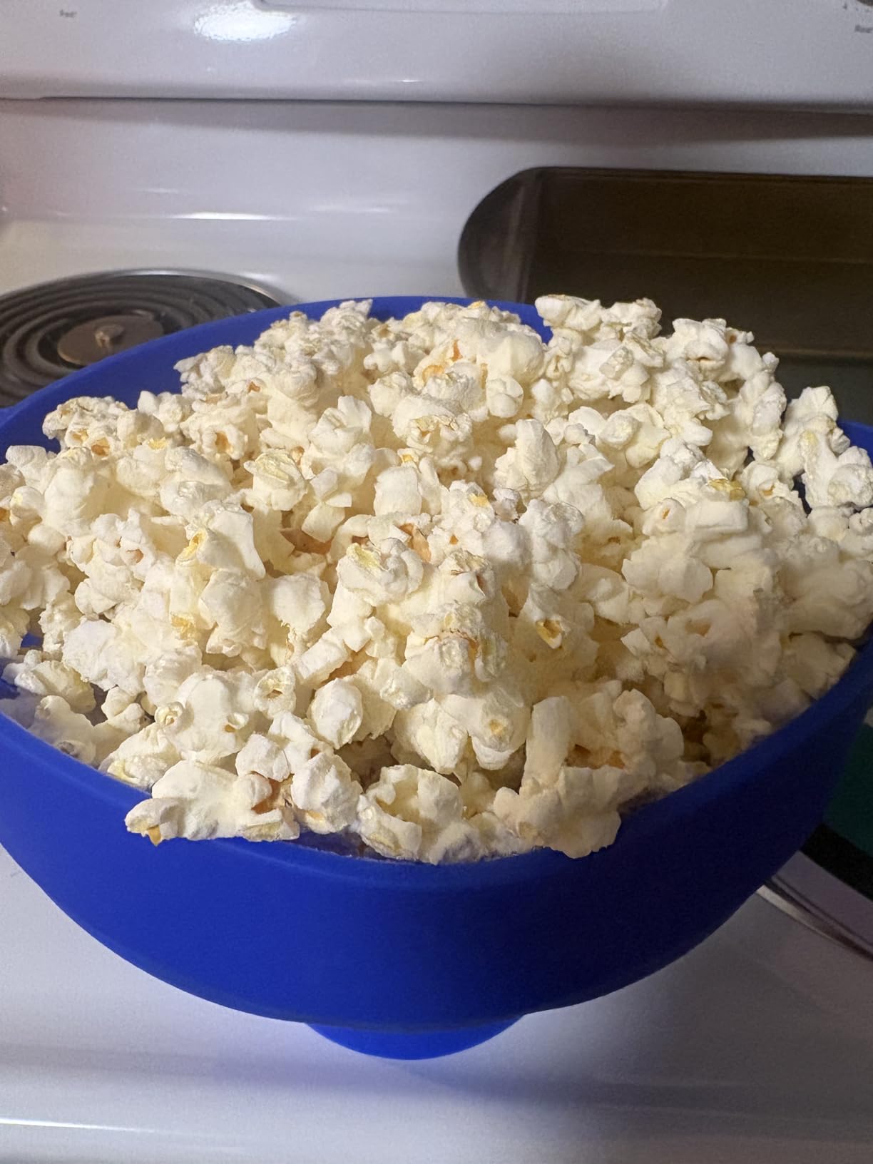 POPCO Silicone Microwave Popcorn Popper with Handles, Silicone Popcorn Maker, Collapsible Bowls, Dishwasher Safe - 15 Colors Available (AQUA) Customer Review POPCO Silicone Microwave Popcorn Popper with Handles, Silicone Popcorn Maker, Collapsible Bowls, Dishwasher Safe - 15 Colors Available (AQUA) - Customer Photo 1