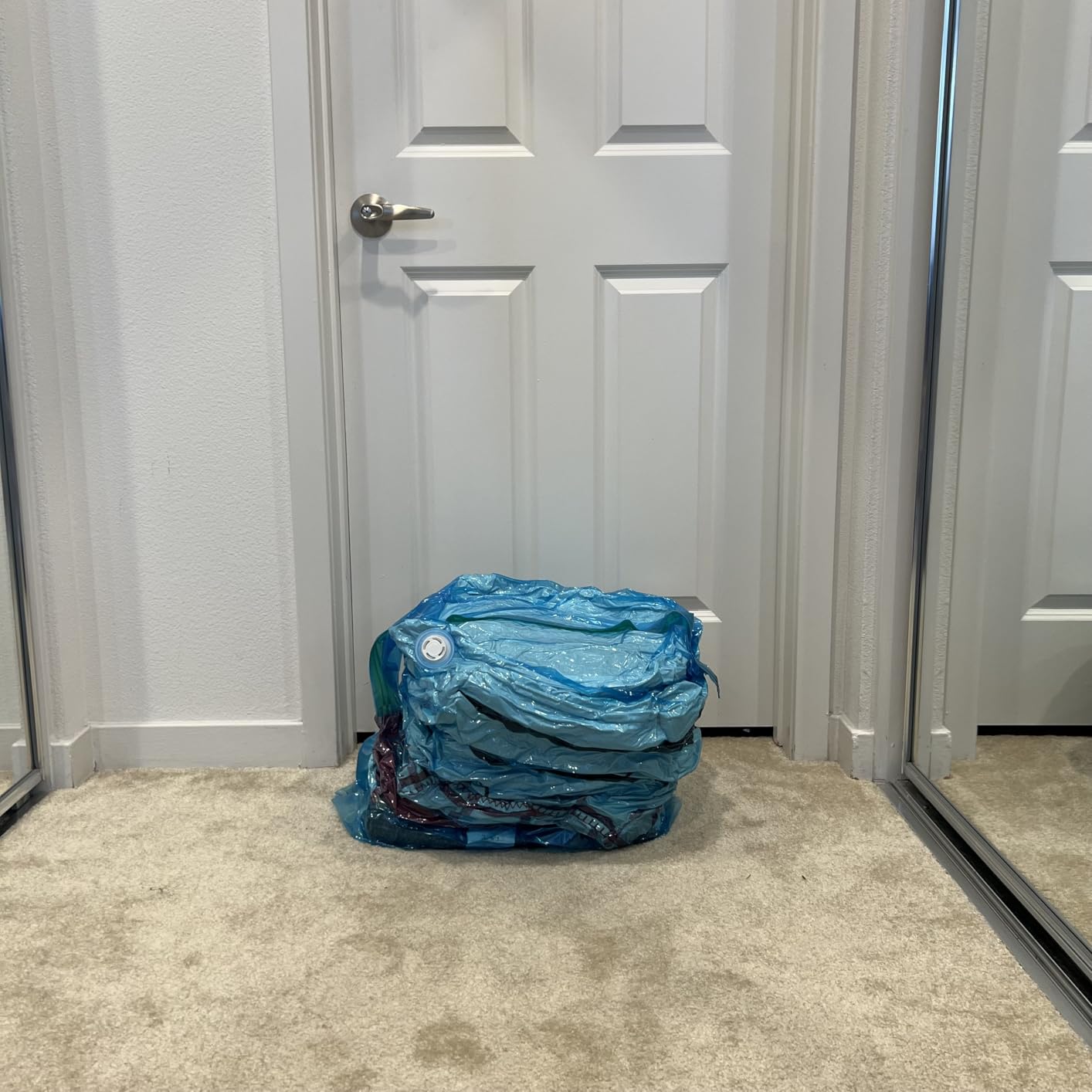 TAILI 6 Pack Vacuum Storage Bags, Jumbo Cube (31x40x15 Inch), Extra Large Vacuum Seal Bags for Clothing, Comforters, Blankets, Pillow, Bedding, Closet Organization Space Saving, Cream Customer Review TAILI 6 Pack Vacuum Storage Bags, Jumbo Cube (31x40x15 Inch), Extra Large Vacuum Seal Bags for Clothing, Comforters, Blankets, Pillow, Bedding, Closet Organization Space Saving, Cream - Customer Photo 2