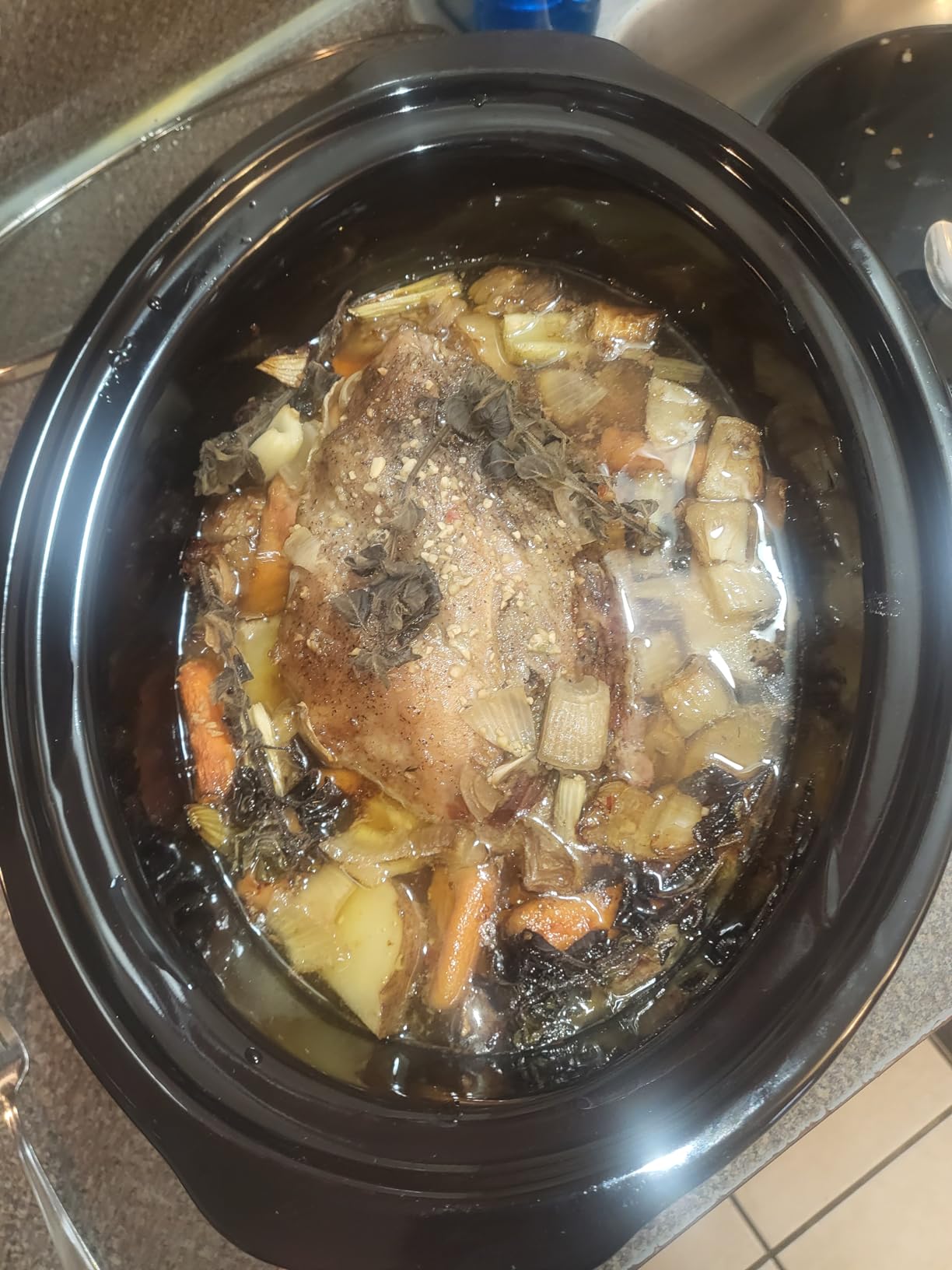 Hamilton Beach 6-Quart Slow Cooker with 3 Cooking Settings, Dishwasher-Safe Stoneware Crock & Glass Lid, Silver (33665G) customer photo 1