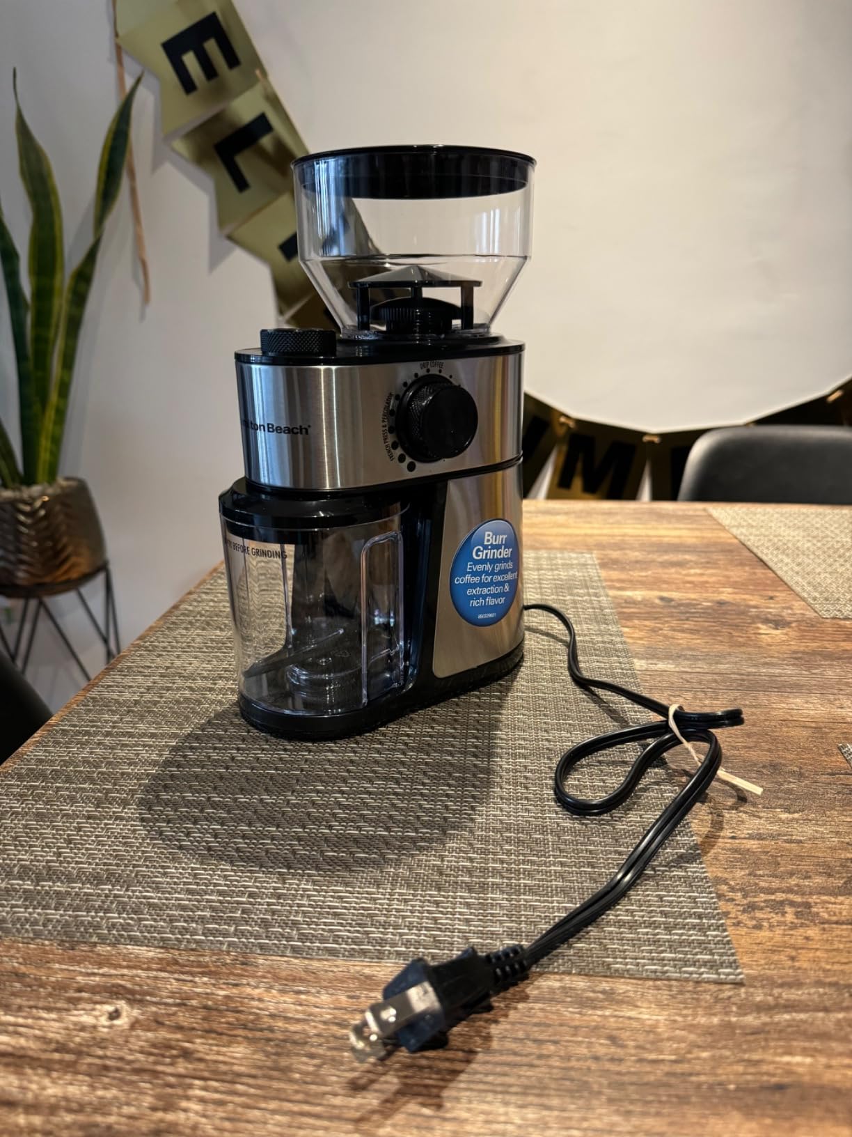 Hamilton Beach Electric Burr Coffee Grinder with Large 16oz Hopper & 18 Settings For 2-14 Cups, Stainless Steel (80385) - Customer Photo 4
