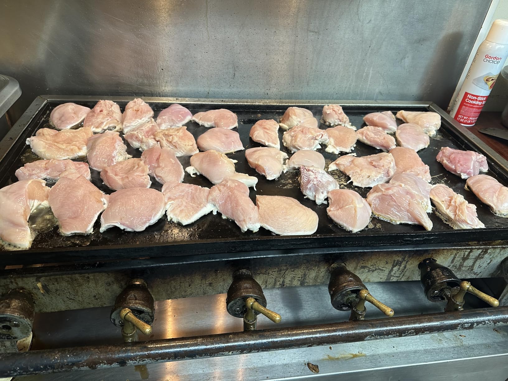 Comsmart BBQ Gloves, 1472 Degree F Heat Resistant Grilling Gloves Silicone Non-Slip Oven Gloves Long Kitchen Gloves for Barbecue, Cooking, Baking, Cutting - Customer Photo 1