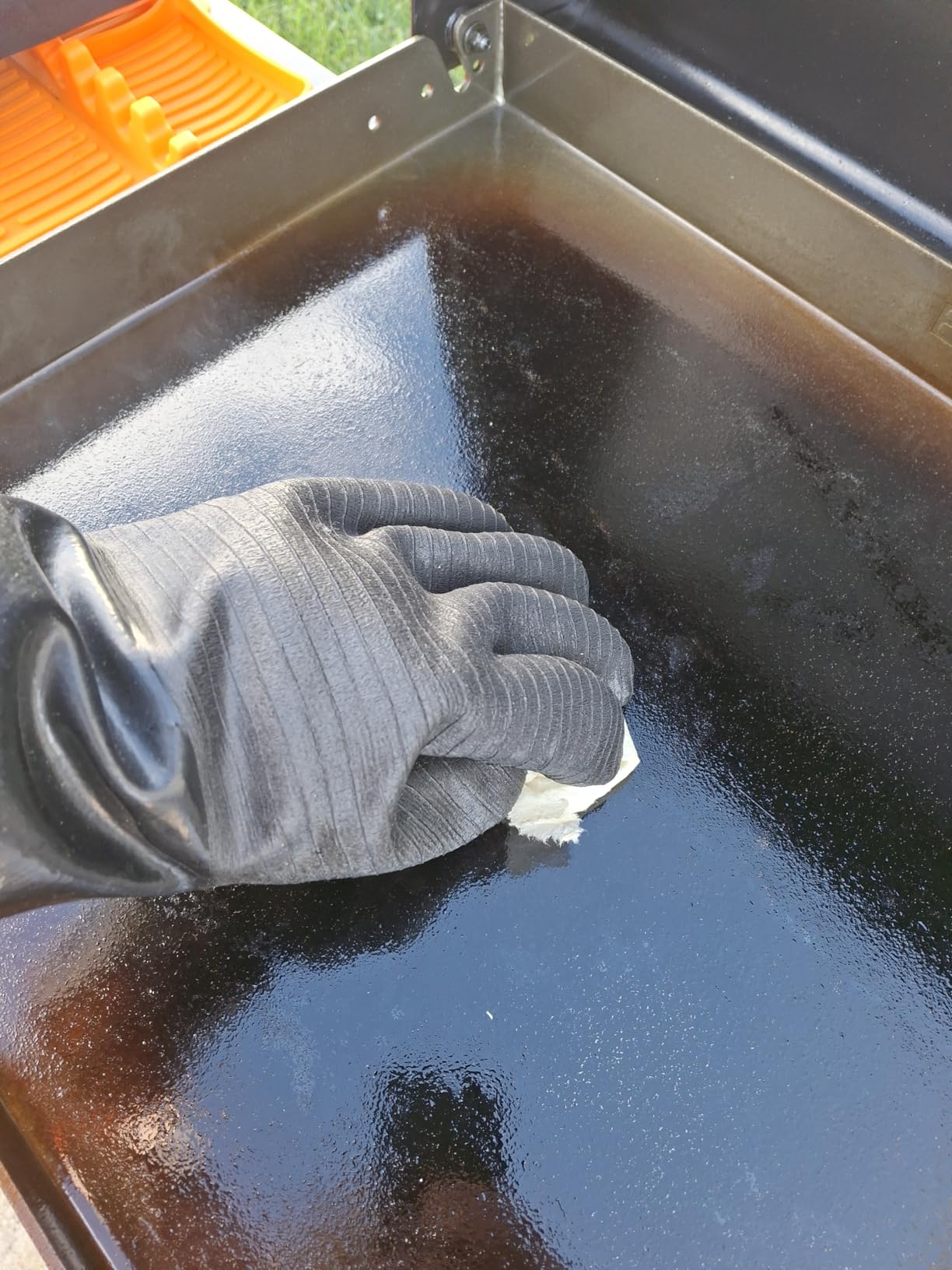 932°F Extreme Heat Resistant Gloves for Grill BBQ,Aillary Waterproof Long Sleeve Pit Grill Gloves for Fryer, Baking, Oven,Smoker,Fireproof, Oil Resistant Neoprene Coating（14-Inch ） - Customer Photo 2