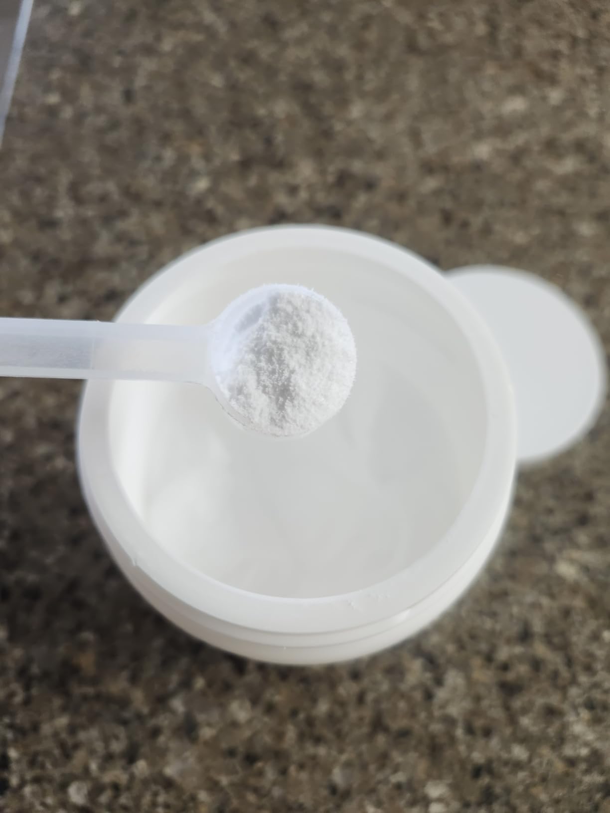 Momentous Creatine Monohydrate Powder - Creatine Powder - Supports Strength, Lean Muscle, & Recovery for Men & Women - NSF Certified for Sport - 5 g per Serving - 90 Servings customer photo 1