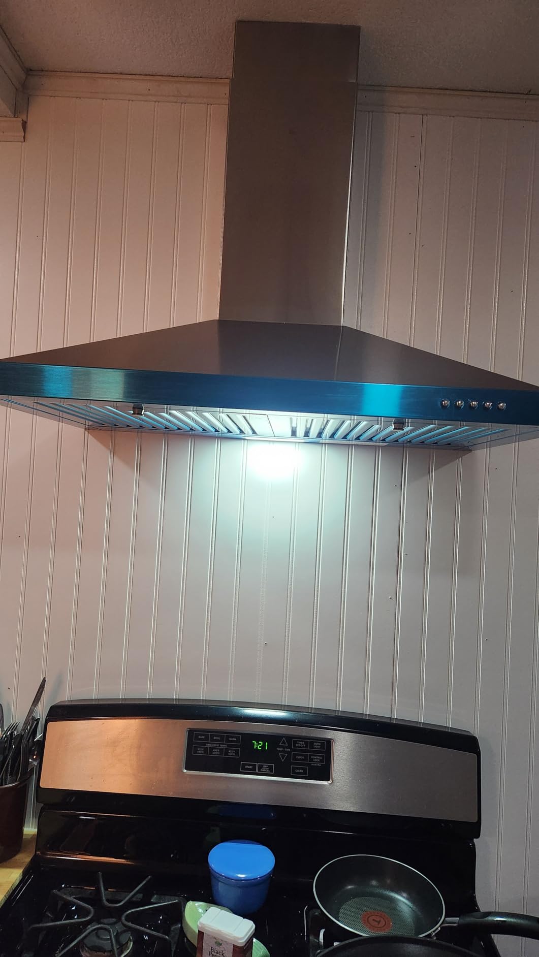 Wall Mount Range Hood 30 inch with Ducted/Ductless Convertible Duct, Stainless Steel Chimney-Style Over Stove Vent Hood with LED Light, 3 Speed Exhaust Fan, 450 CFM - Customer Photo 2