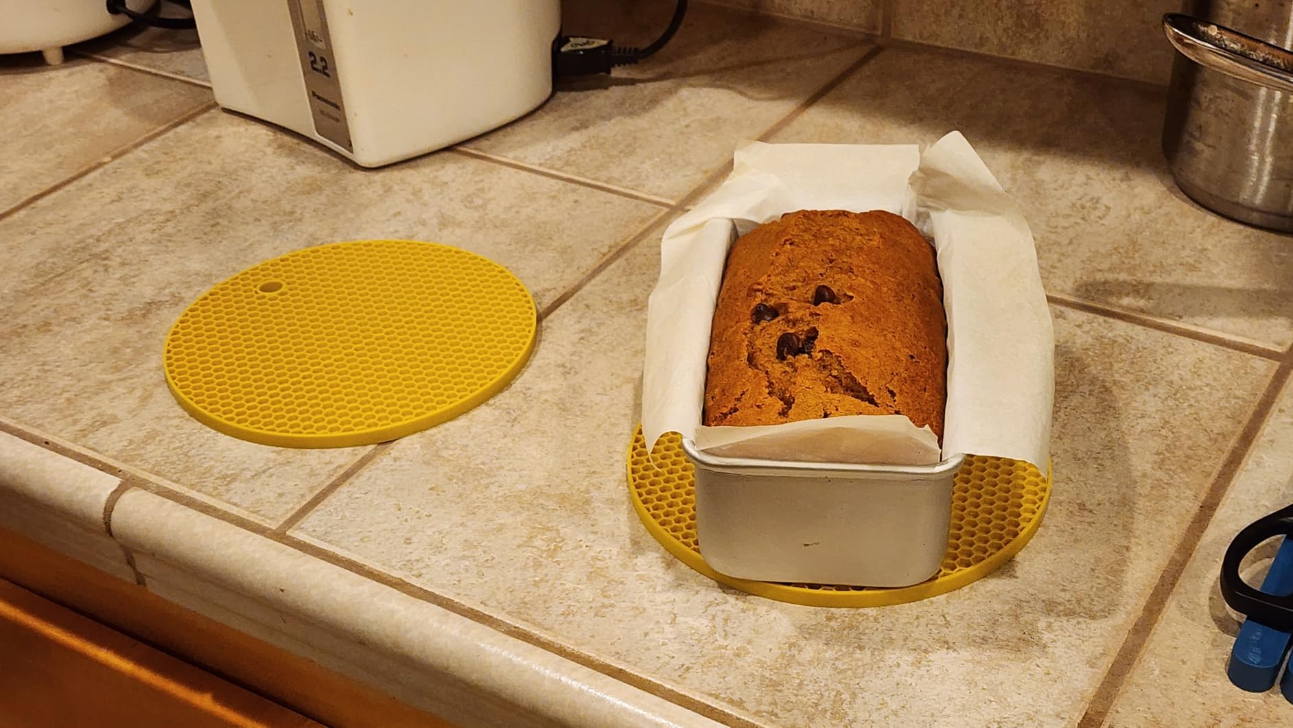 Rorecay 6pcs Oven Mitts and Pot Holders Sets for Kitchen, Extra Long Silicone Oven Gloves High Heat Resistant 500 Degrees Non-Slip Potholders Hot Pads for Baking Cooking, Grey - Customer Photo 2