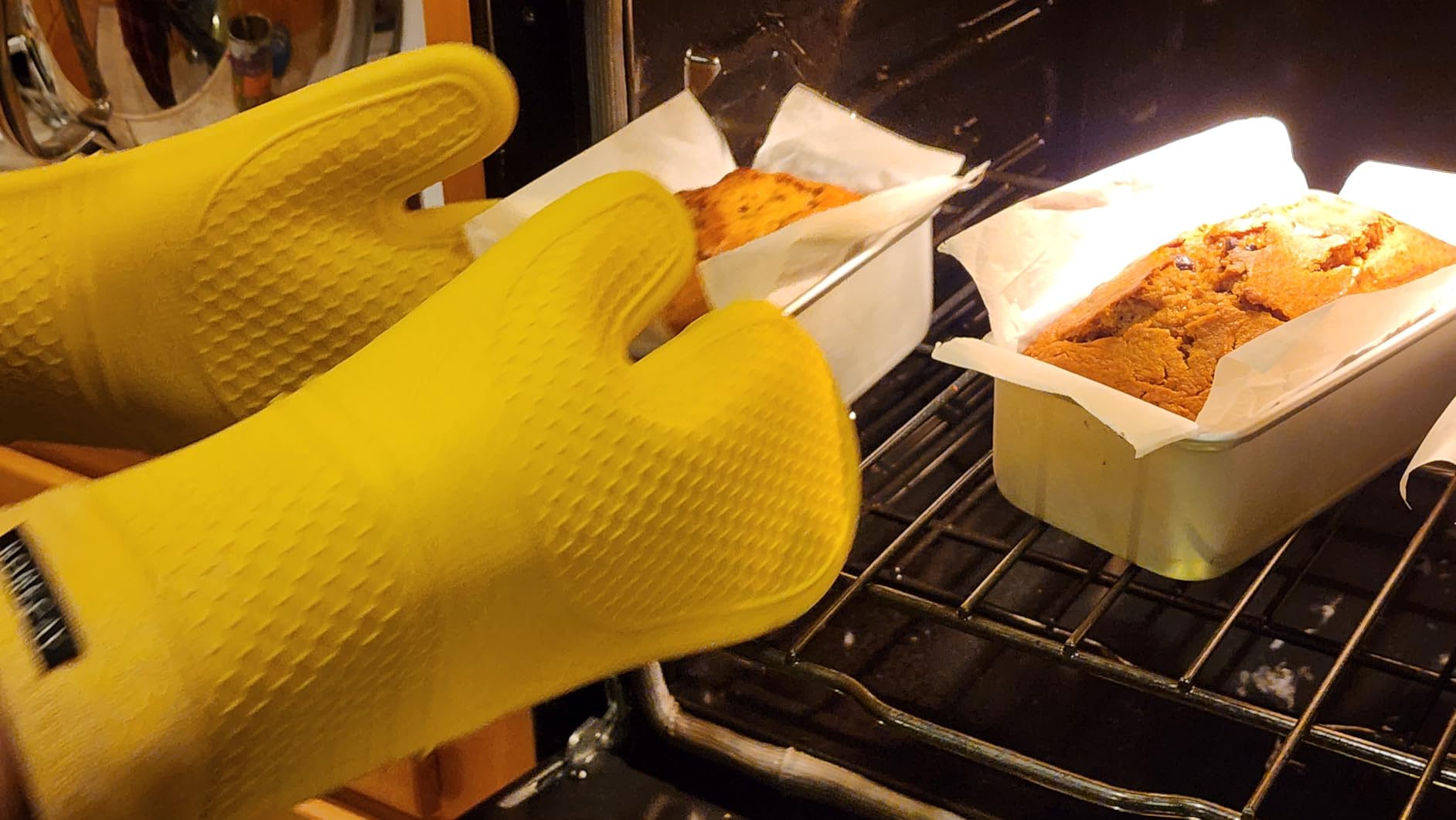 Rorecay 6pcs Oven Mitts and Pot Holders Sets for Kitchen, Extra Long Silicone Oven Gloves High Heat Resistant 500 Degrees Non-Slip Potholders Hot Pads for Baking Cooking, Grey - Customer Photo 4