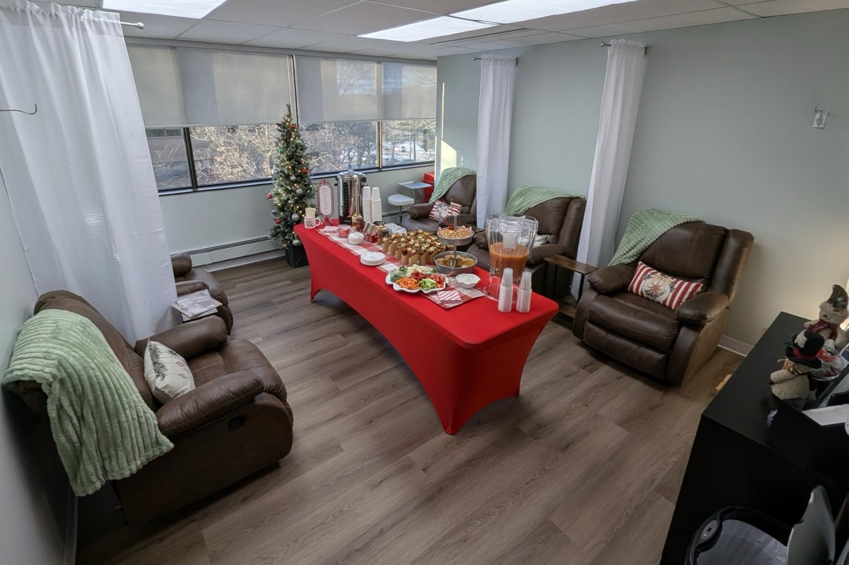 Homecraft 100-Cup Coffee Urn and Hot Beverage Dispenser with Dripless Faucet, Quick-Brewing, Stainless Steel - Customer Photo 1