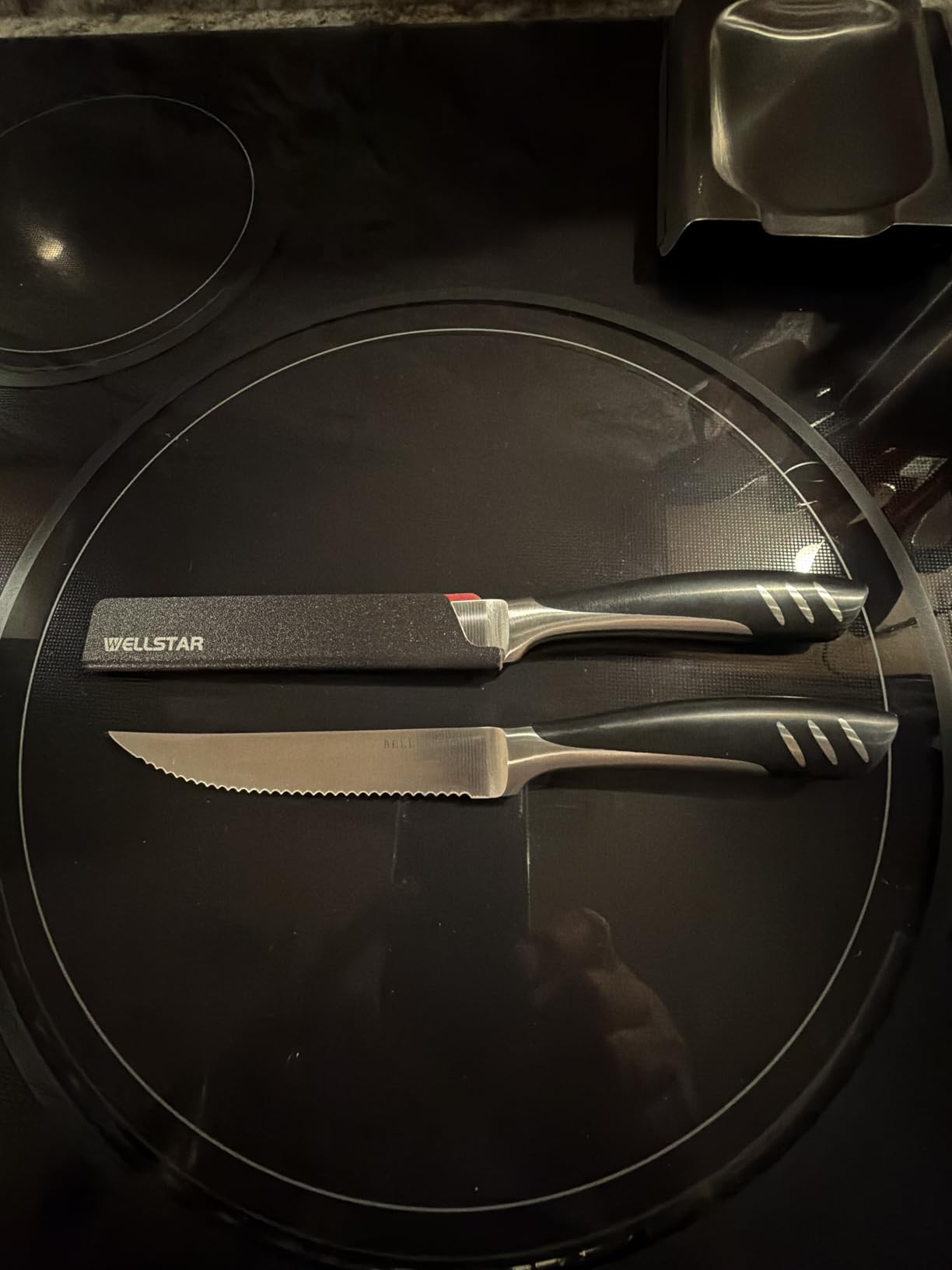 Bellemain Premium Steak Knives Set of 8, Kitchen Knife Sets with Steel Blades for Precise Cutting, Lightweight Steak Knife Set Stainless Steel & Durable, Serrated Steak Knives Dishwasher Safe - Customer Photo 1