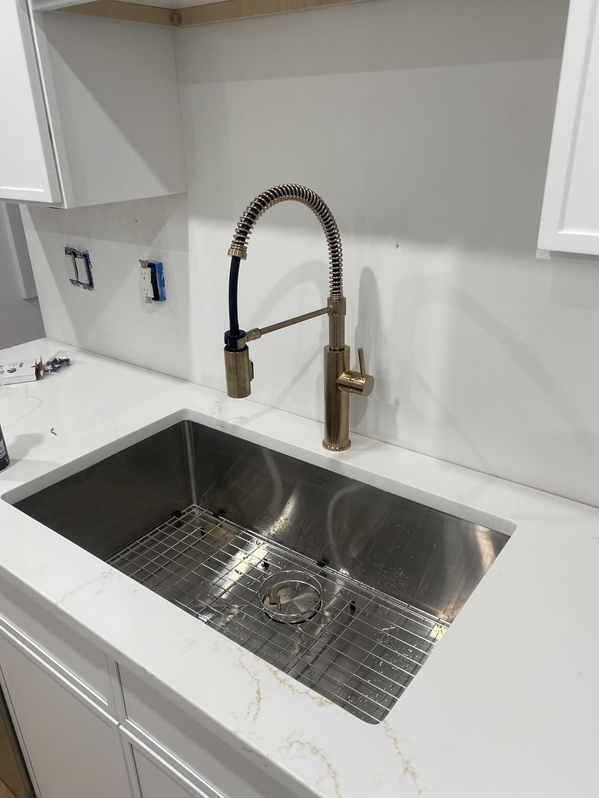 Delta Antoni Pro Style Commercial Kitchen Faucet with Pull Down Sprayer, Brushed Nickel Single Hole Kitchen Sink Faucet, Single Handle, Spotshield Stainless 18803-SP-DST - Customer Photo 3